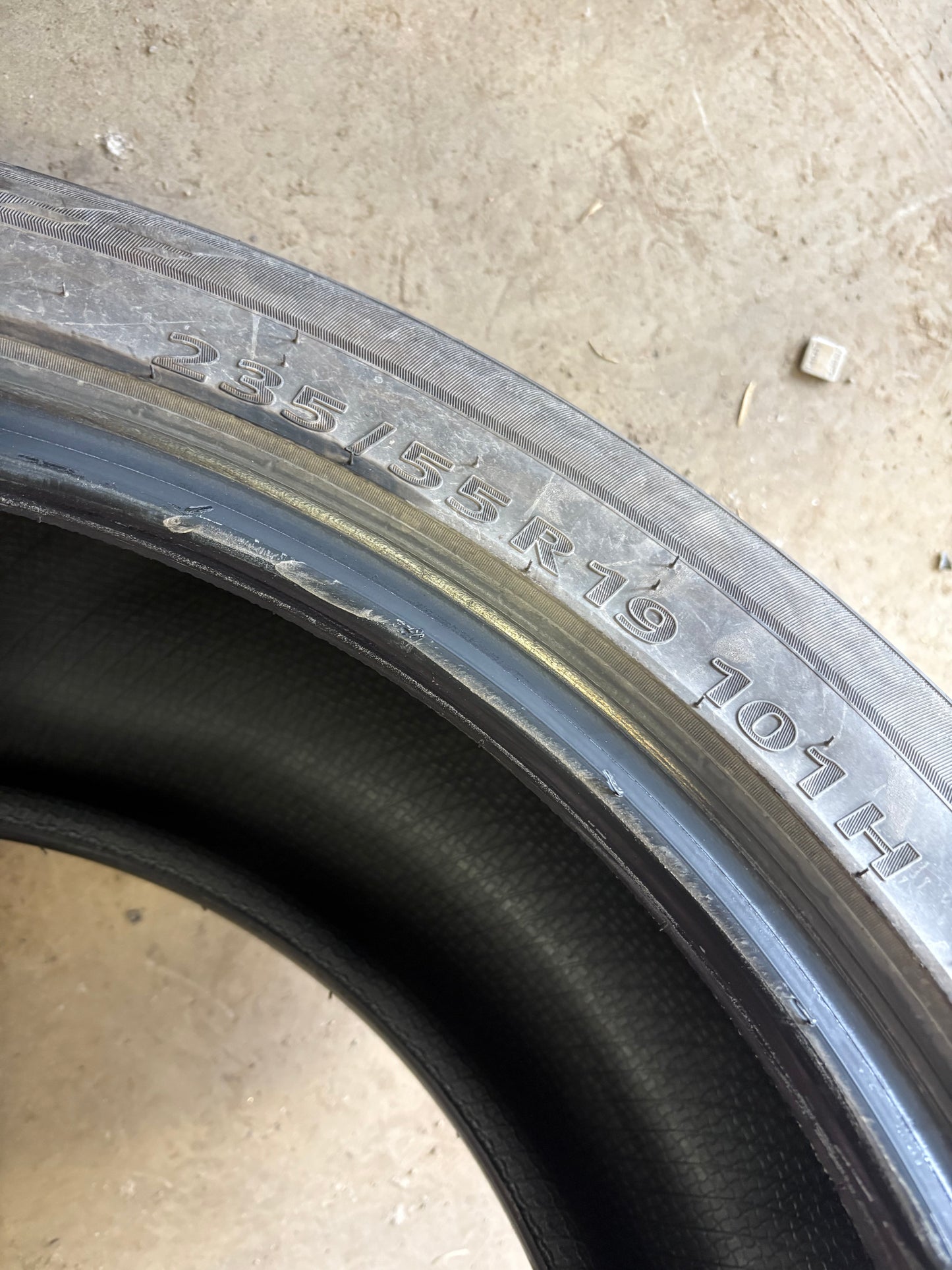 2 pneus d ete 235/55r19 humho en bon état