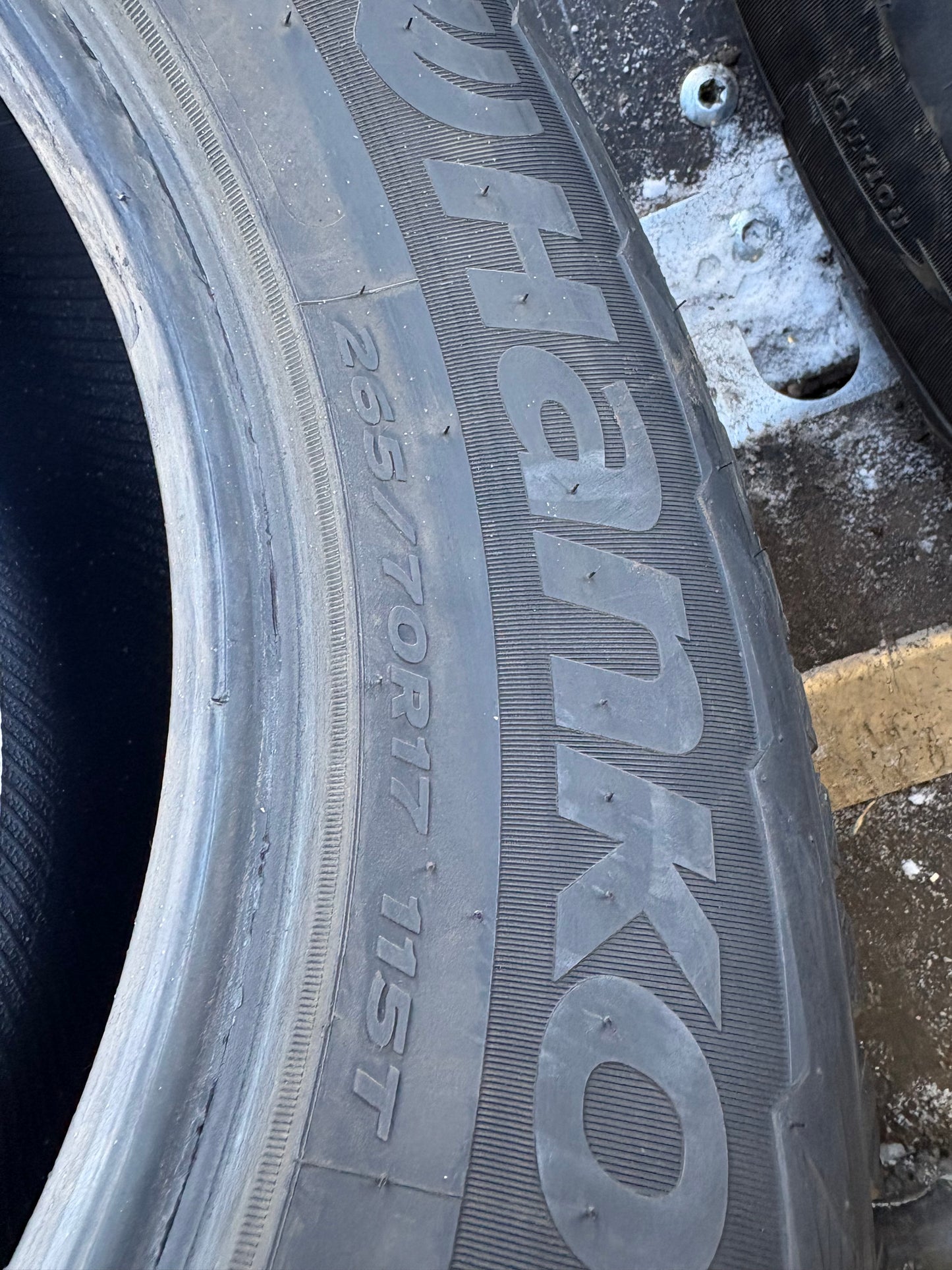 2 pneus d hiver 265/70r17 hankook en bon etat