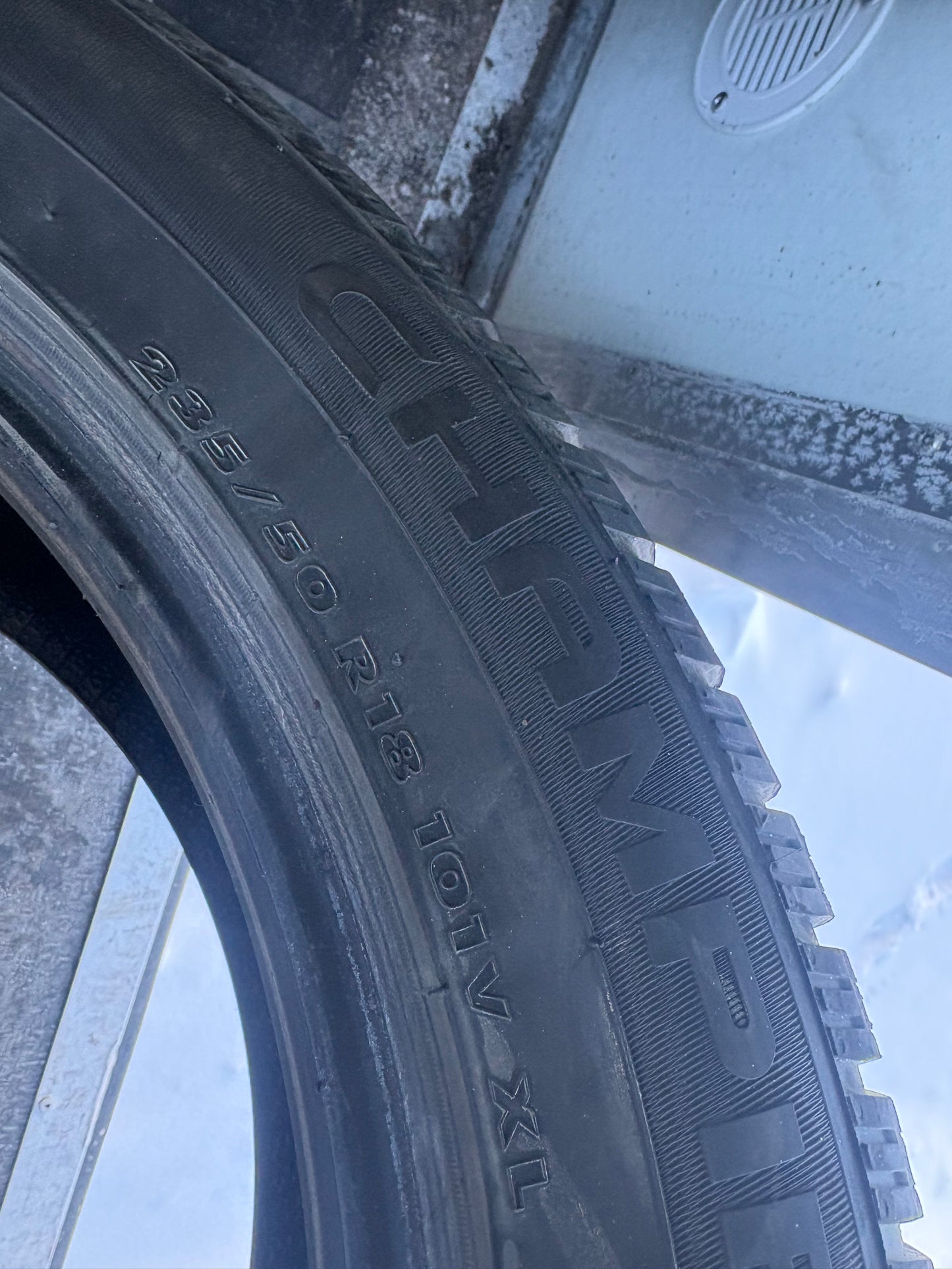 4 pneus d hiver 235/50r18 gt radial