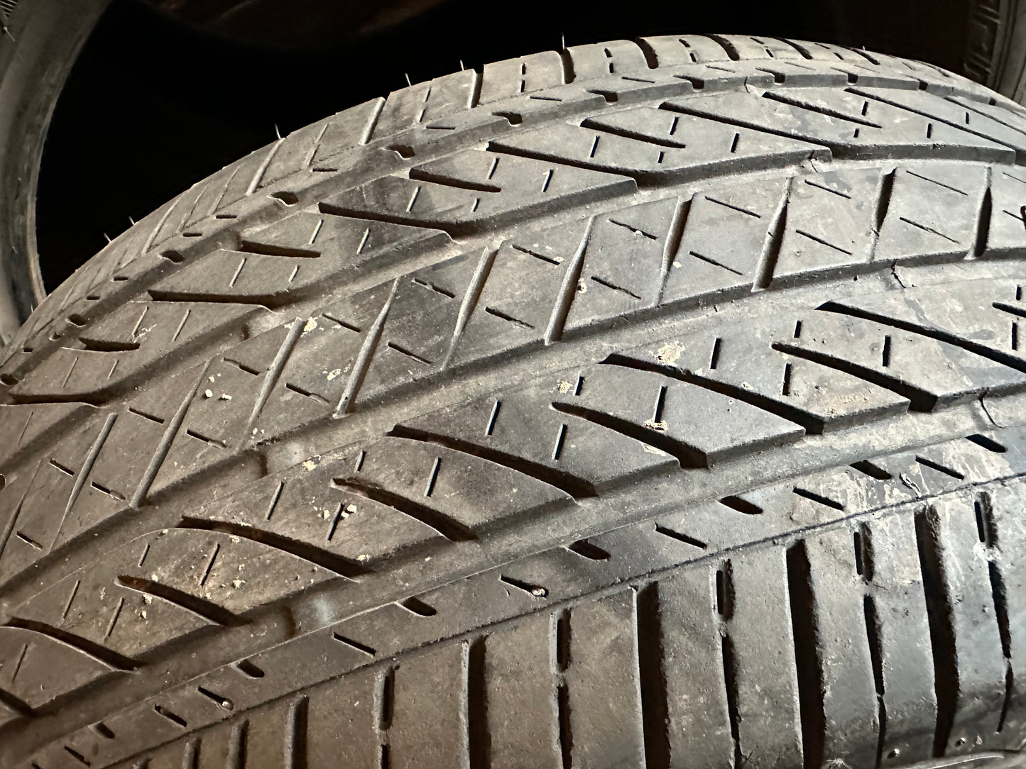1 pneu d’été 235/45r18 Bridgestone en bon état