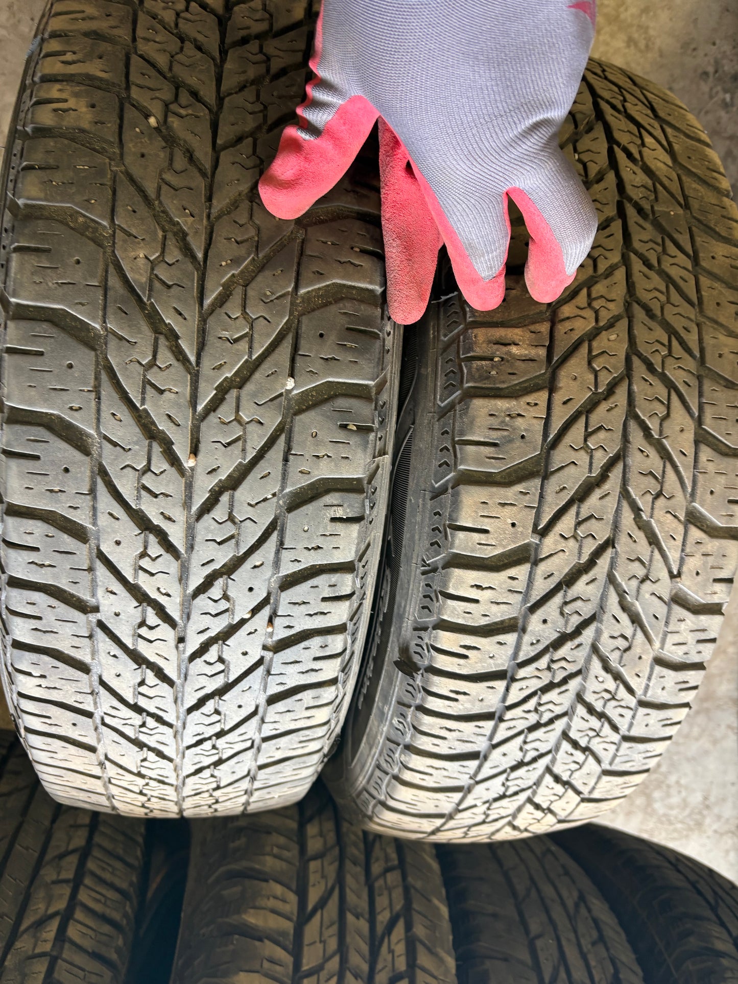 2 pneus d hiver 205/60r16 good year