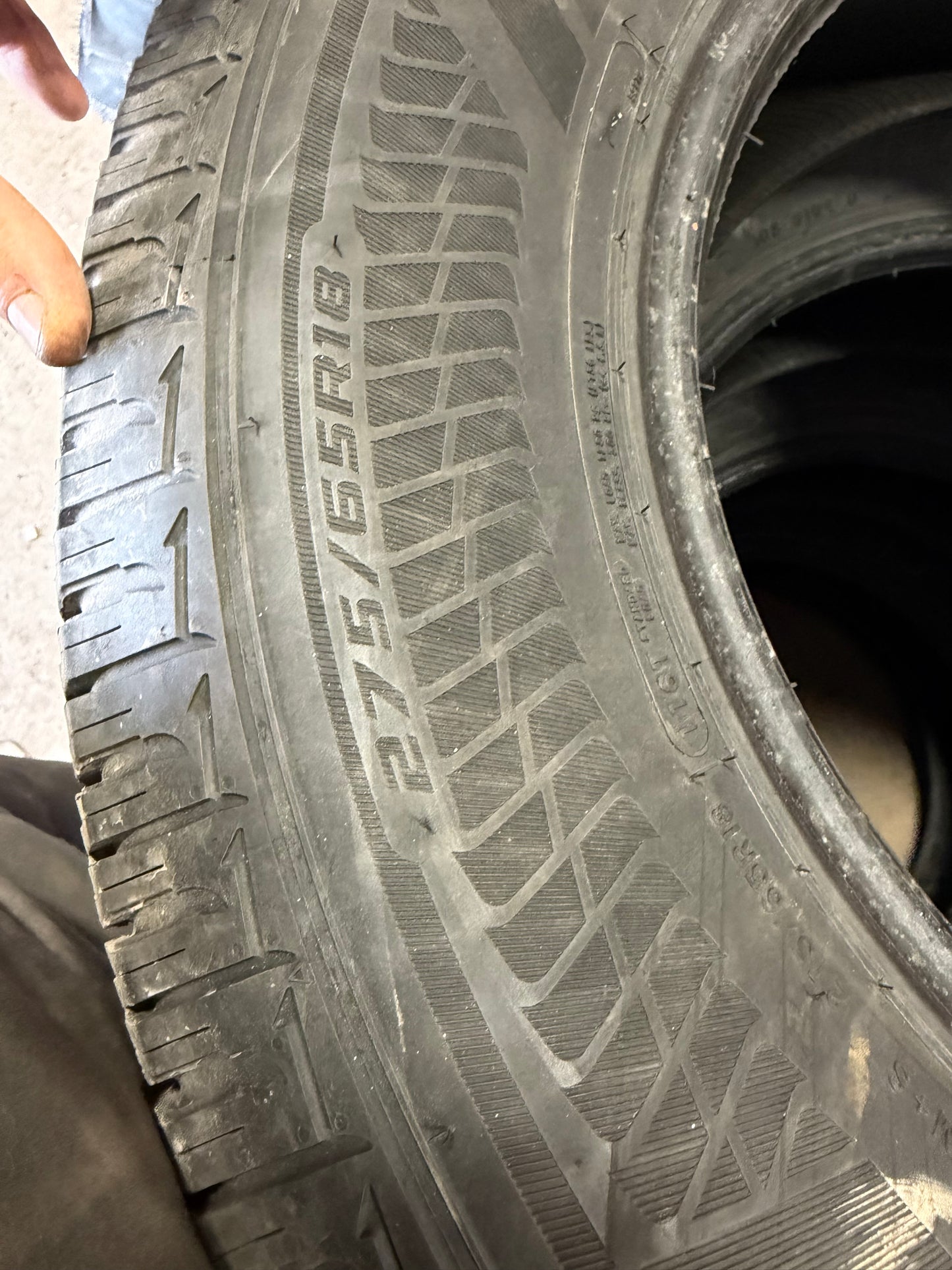 4 pneus d hiver 275/65r18 motomaster