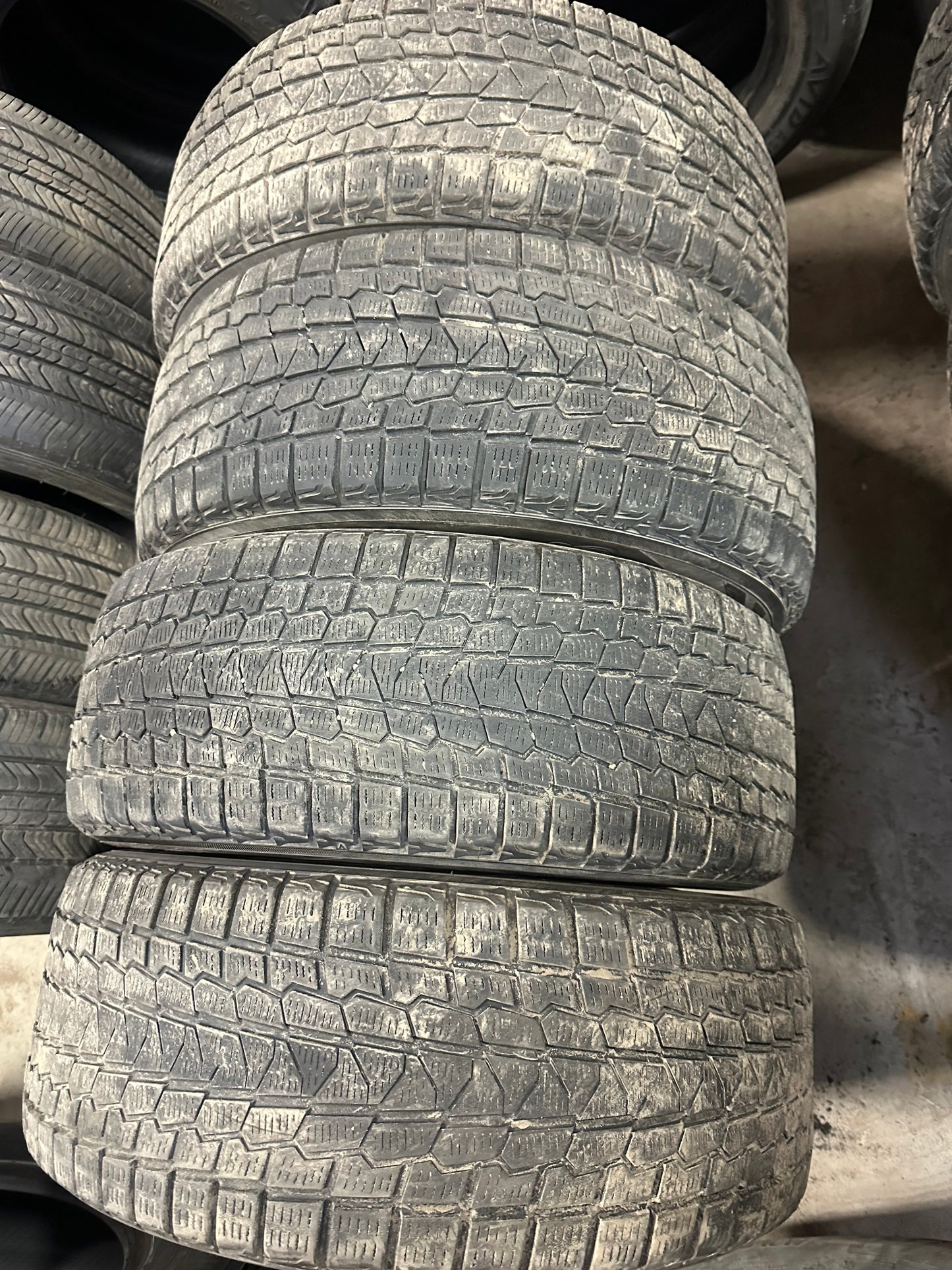 4 pneus d hiver 215/55r16 Yokohama