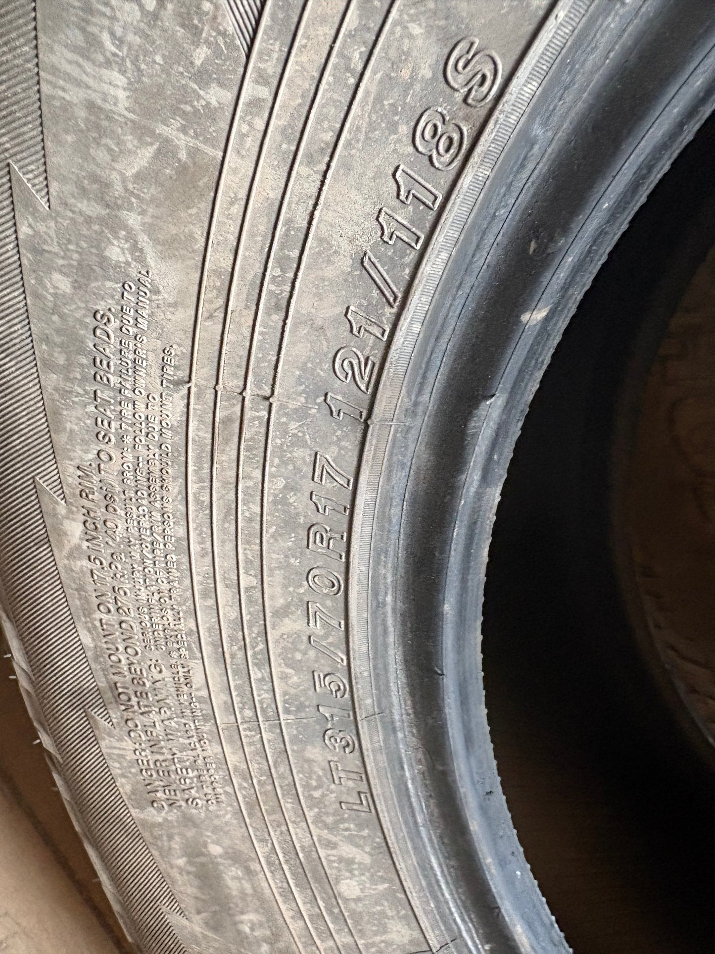 4 pneus d ete lt 315/70r17 Yokohama 10 plies en bon état