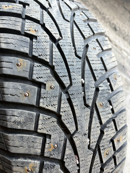 4 pneus d hiver 225/60r17 uniroyal a clous