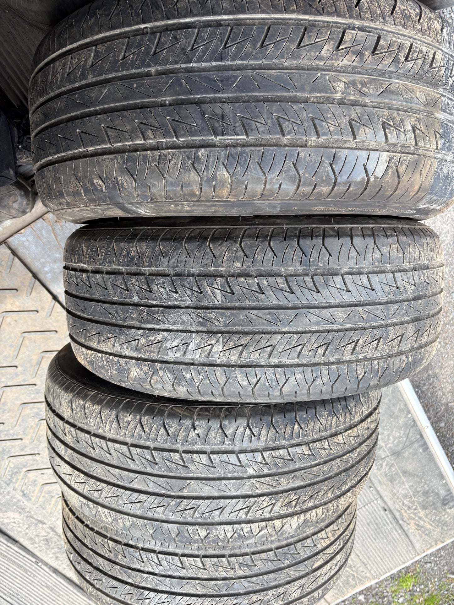 4 pneus d ete 235/55r17 fuzion en bon etat