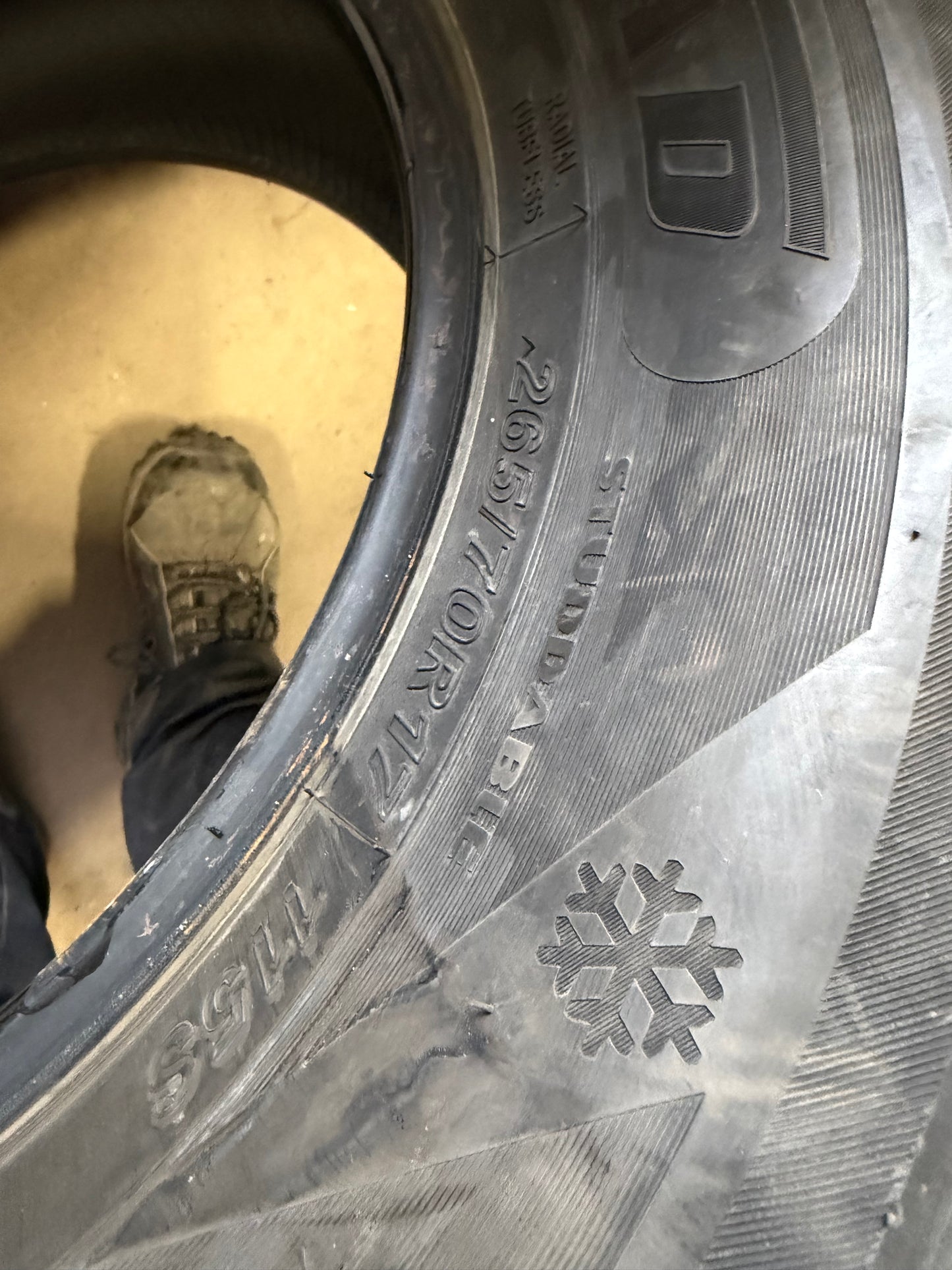 4 pneus d hiver 265/70r17 farroad a l etat neuf