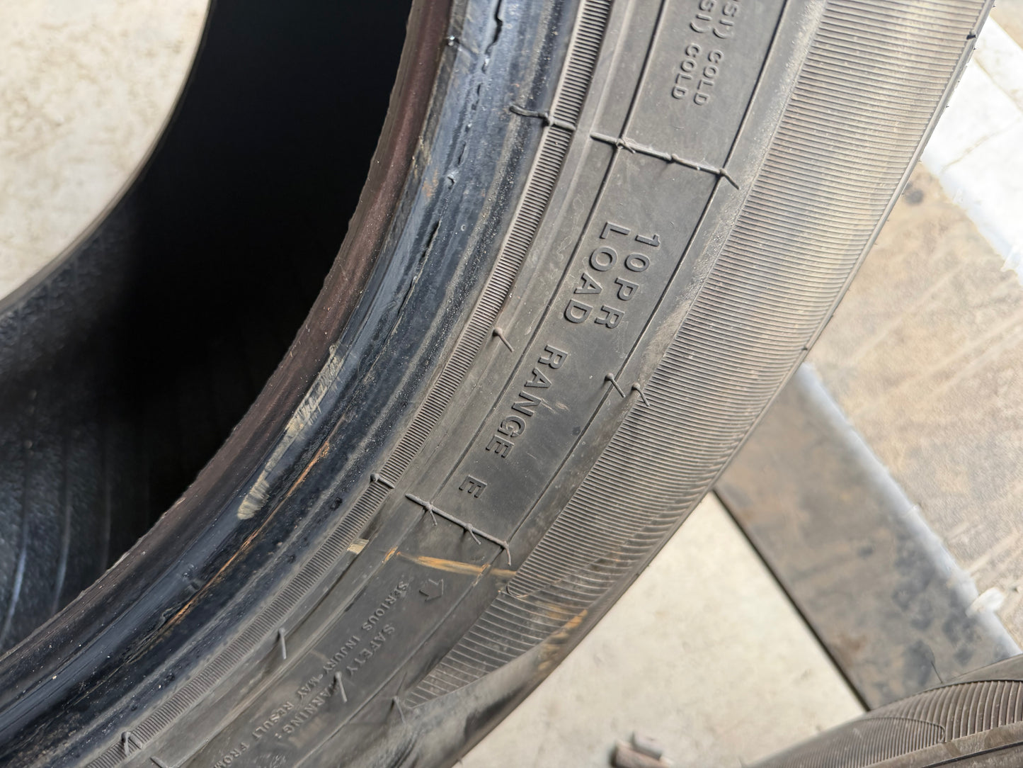 4 pneus d hiver lt 265/70r17 sailum 10 plies a l état neuf