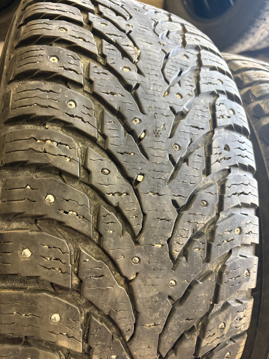 4 pneus d hiver 265/60r18 nokian a clou