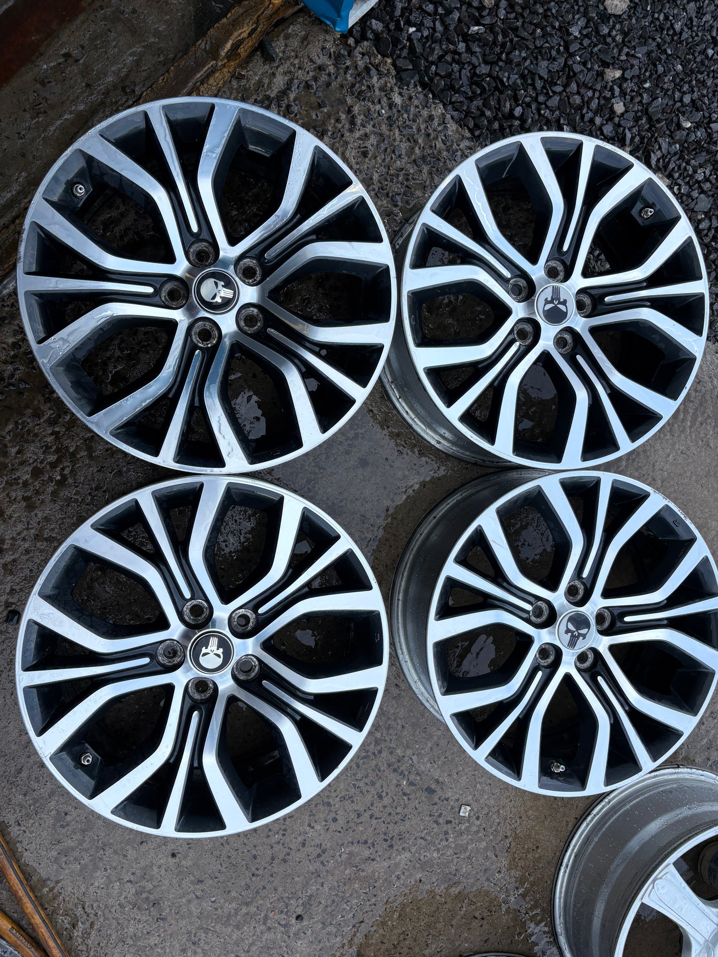 4 mags 18 pouces Mitsubishi 5x114.3 en parfaite etat