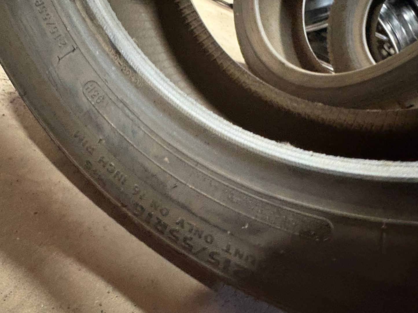 1 pneus d été neuf 215/55r16 equus