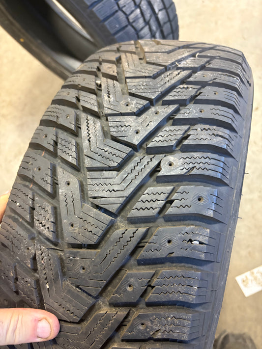 1 pneu d hiver 215/55r17 hankook a l etat neuf