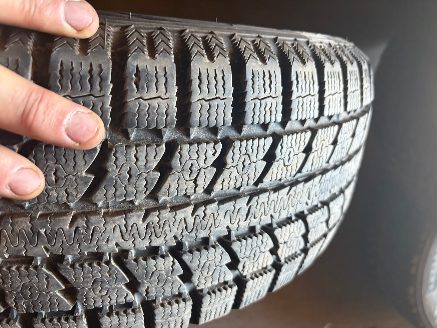 1 pneu d hiver 205/55r16 toyo en bon etat