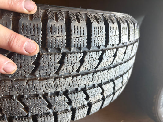 1 pneu d hiver 205/55r16 toyo en bon etat