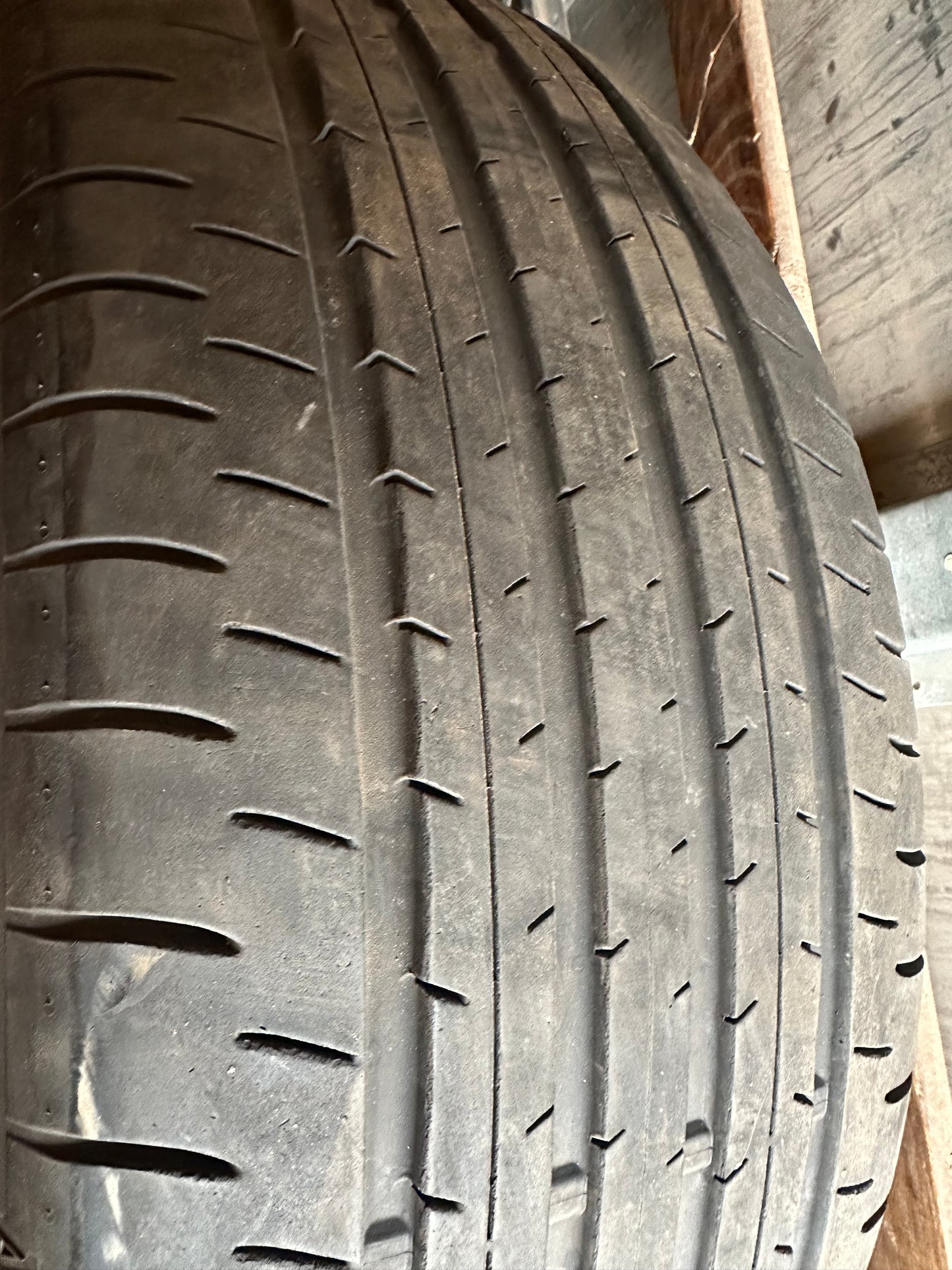 1 pneu d’été 235/50r20 Dunlop en très bon état