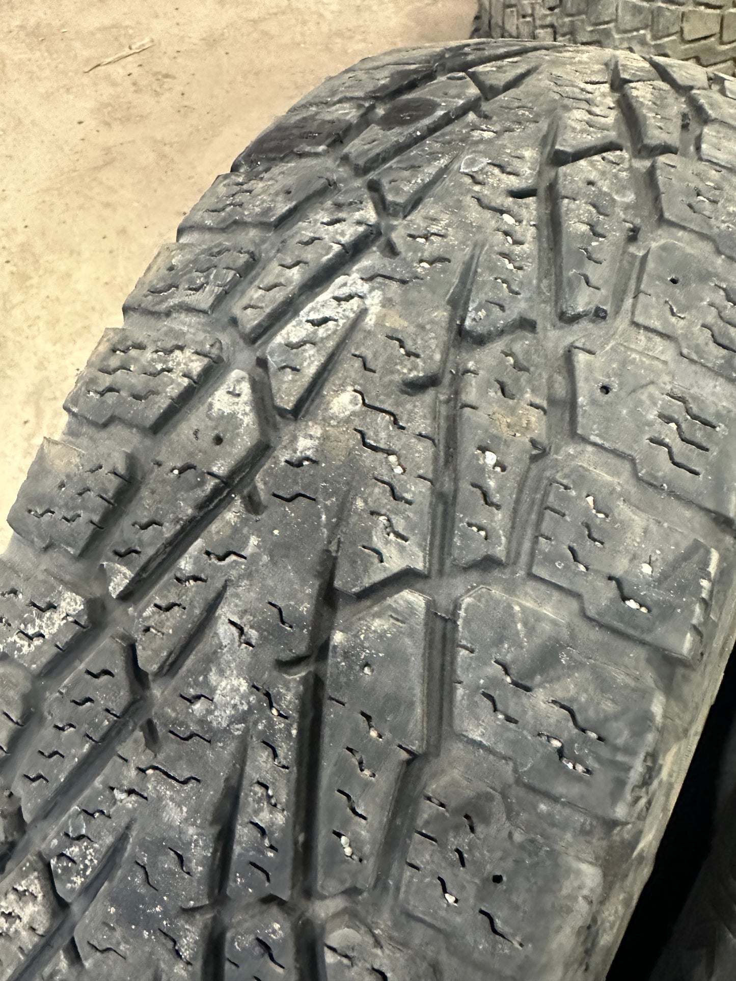 4 pneus d hiver lt 245/75r16 nokian 10 plies