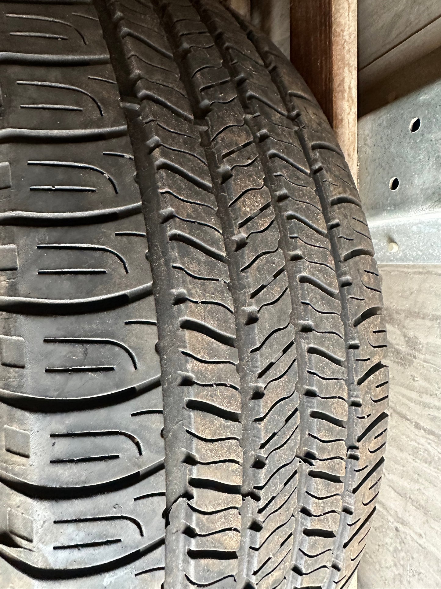 1 pneu d’été 215/55r17 goodyear en bon état
