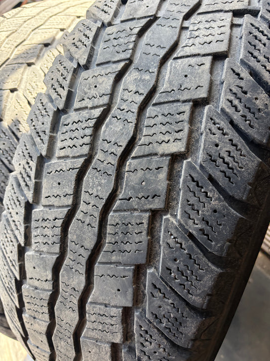 2 pneus d hiver lt 265/70r17 sailum 10 plies