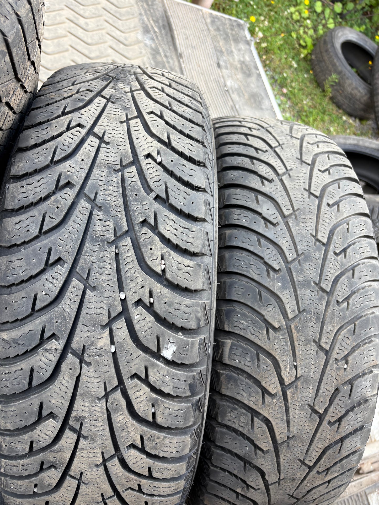 2 pneus d hiver 225/65r17 maxxis