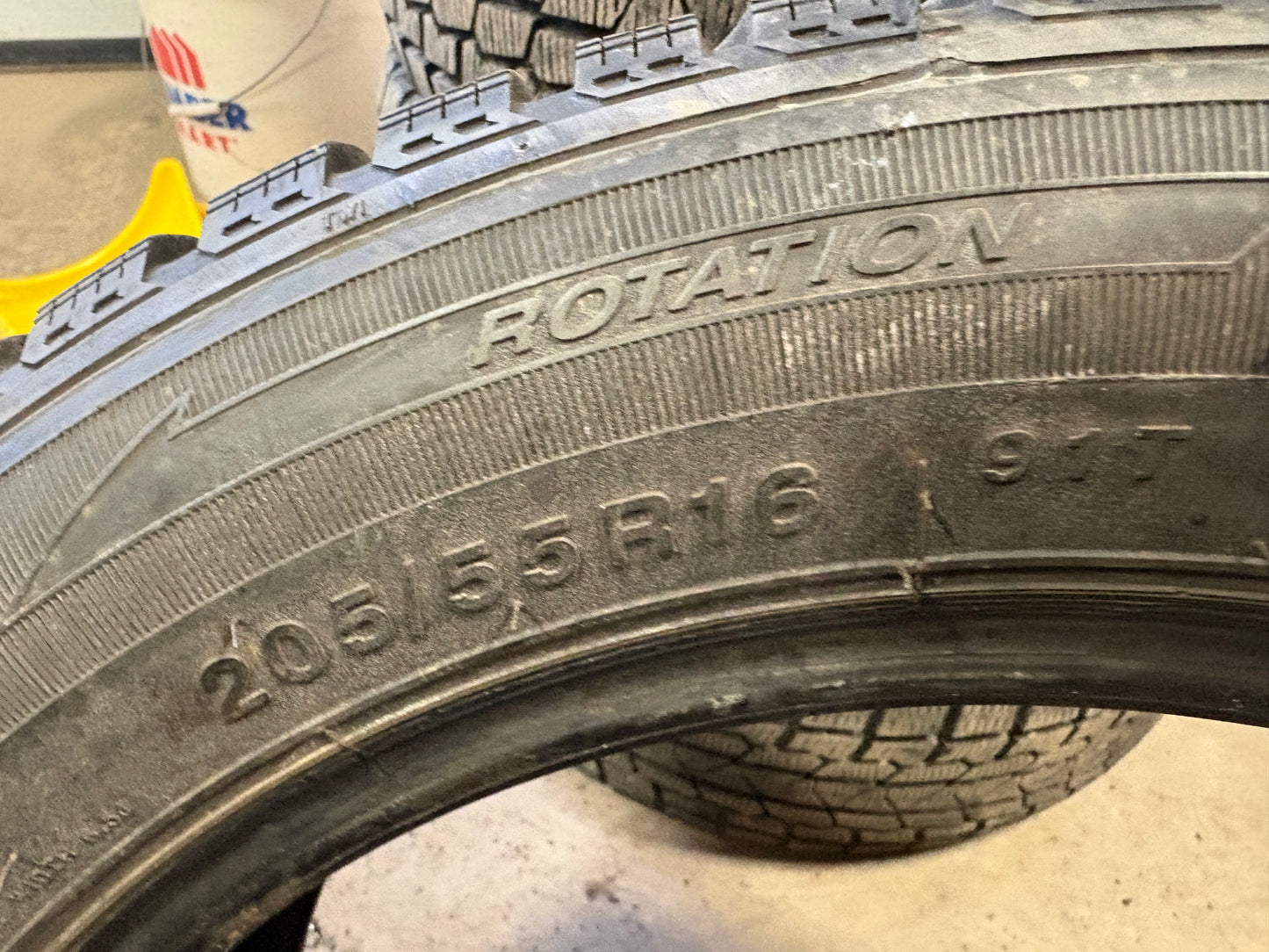 4 pneus d hiver 205/55r16 sailum en bon état