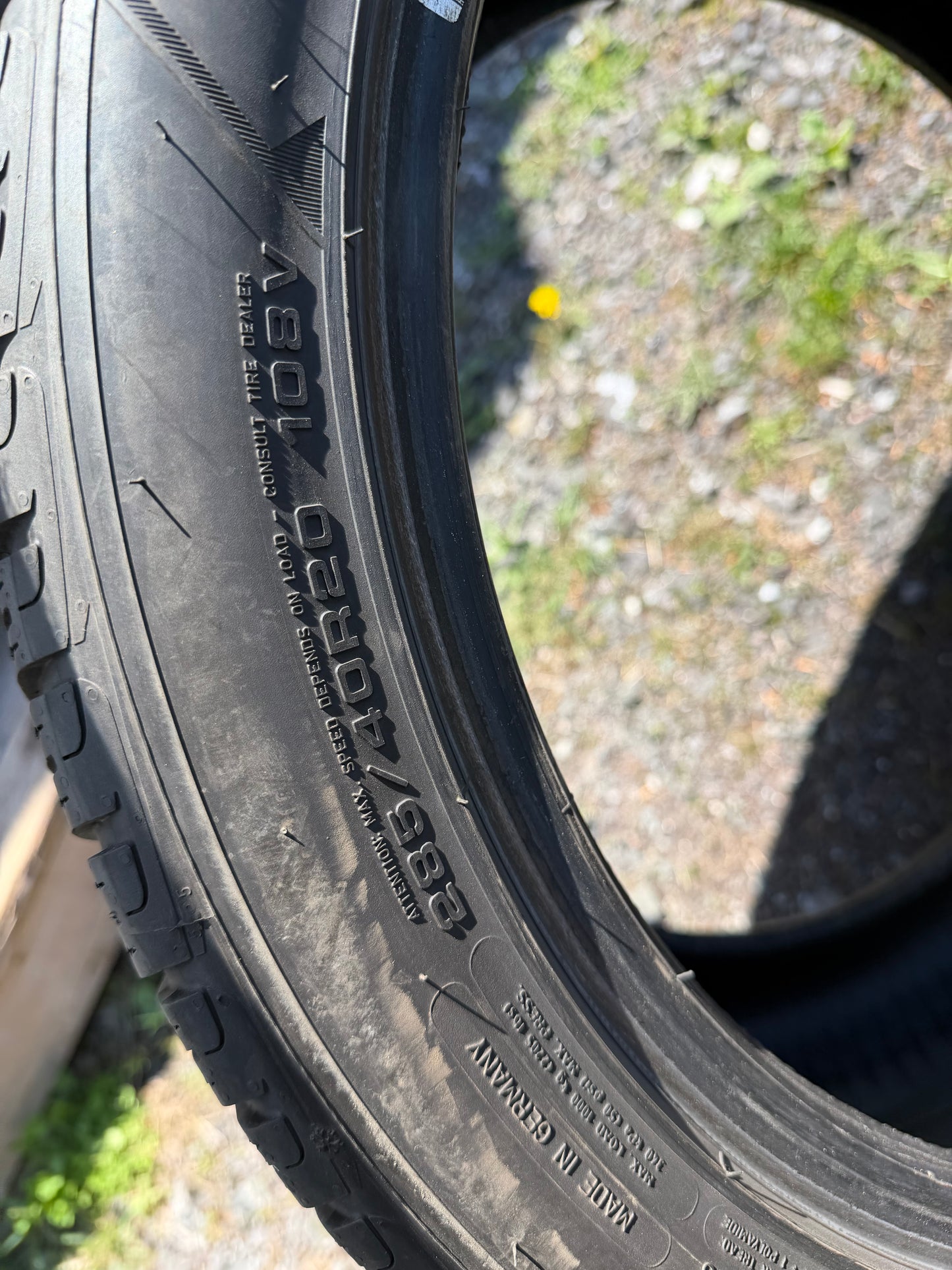 2 pneus d hiver 285/40r20 good year