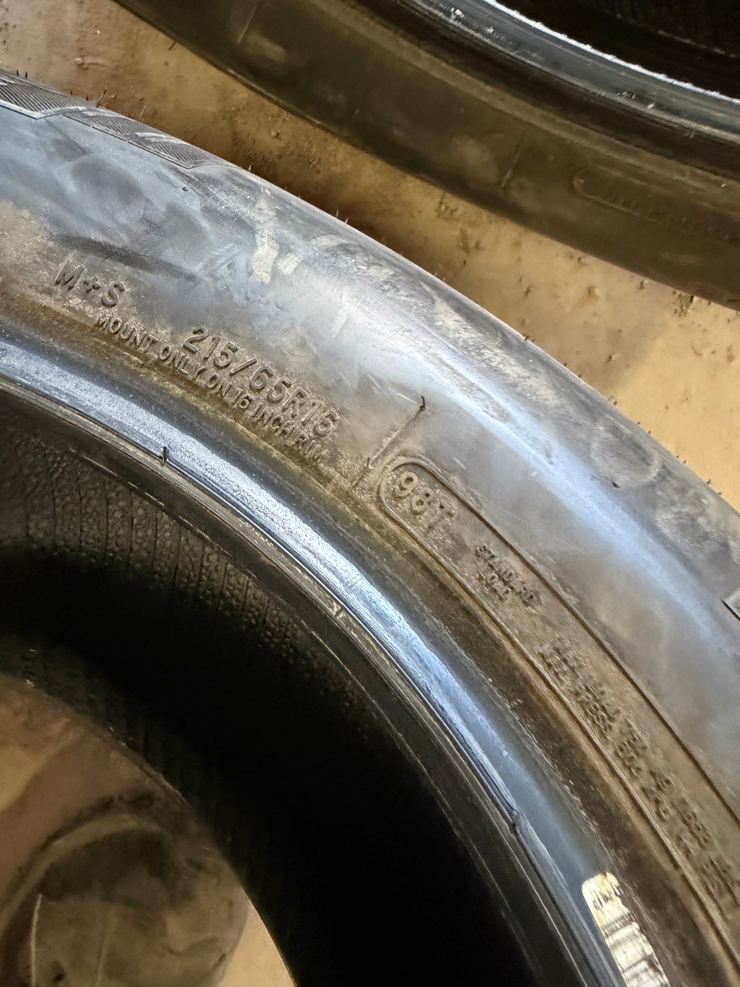 4 pneus d hiver 215/65r16 starfire en bon état