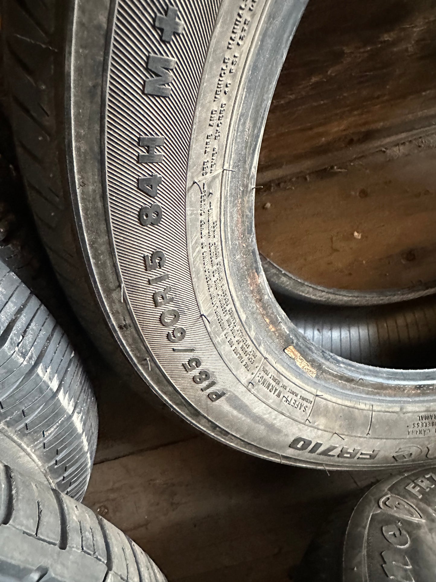 1 pneu d’été 185/60r15 firestone en bon état