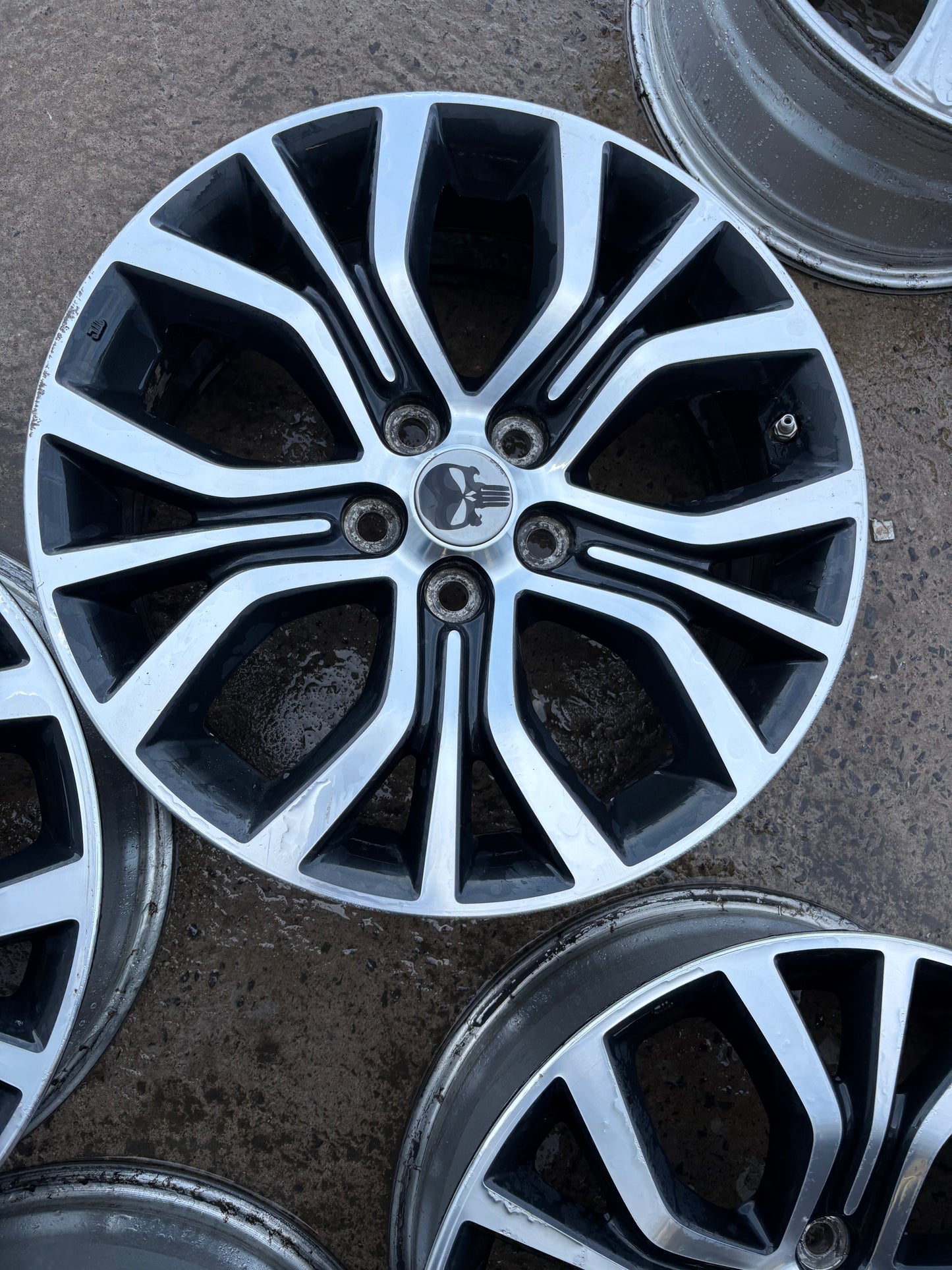 4 mags 18 pouces Mitsubishi 5x114.3 en parfaite etat