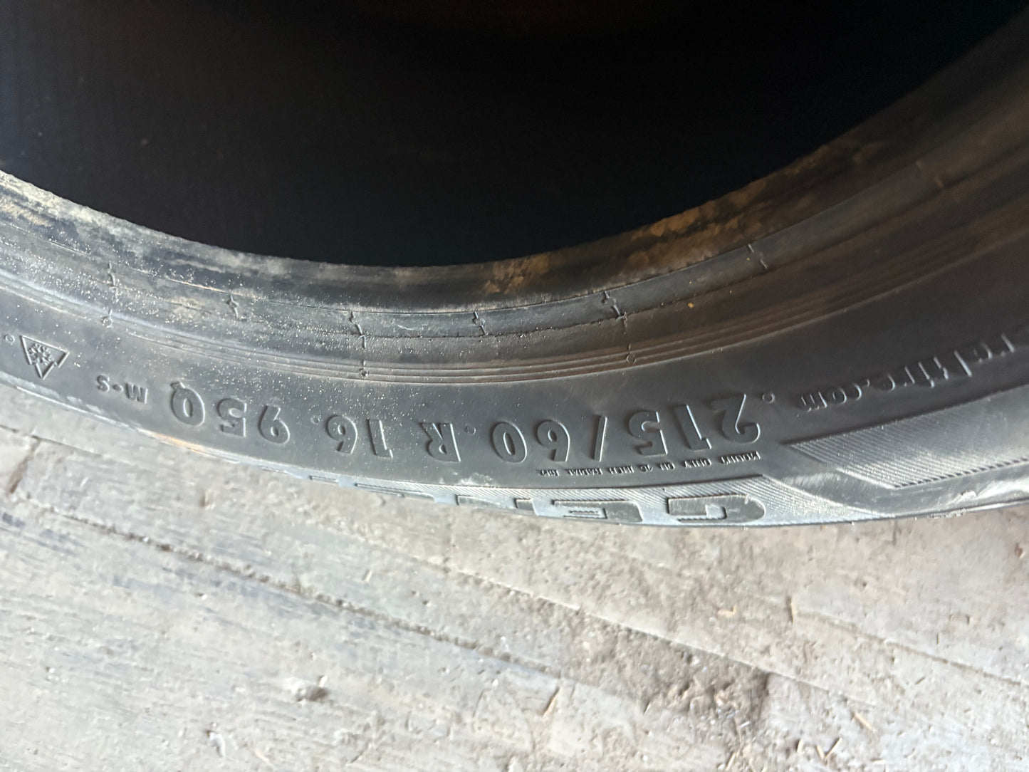 1 pneu d hiver 215/60r16 general