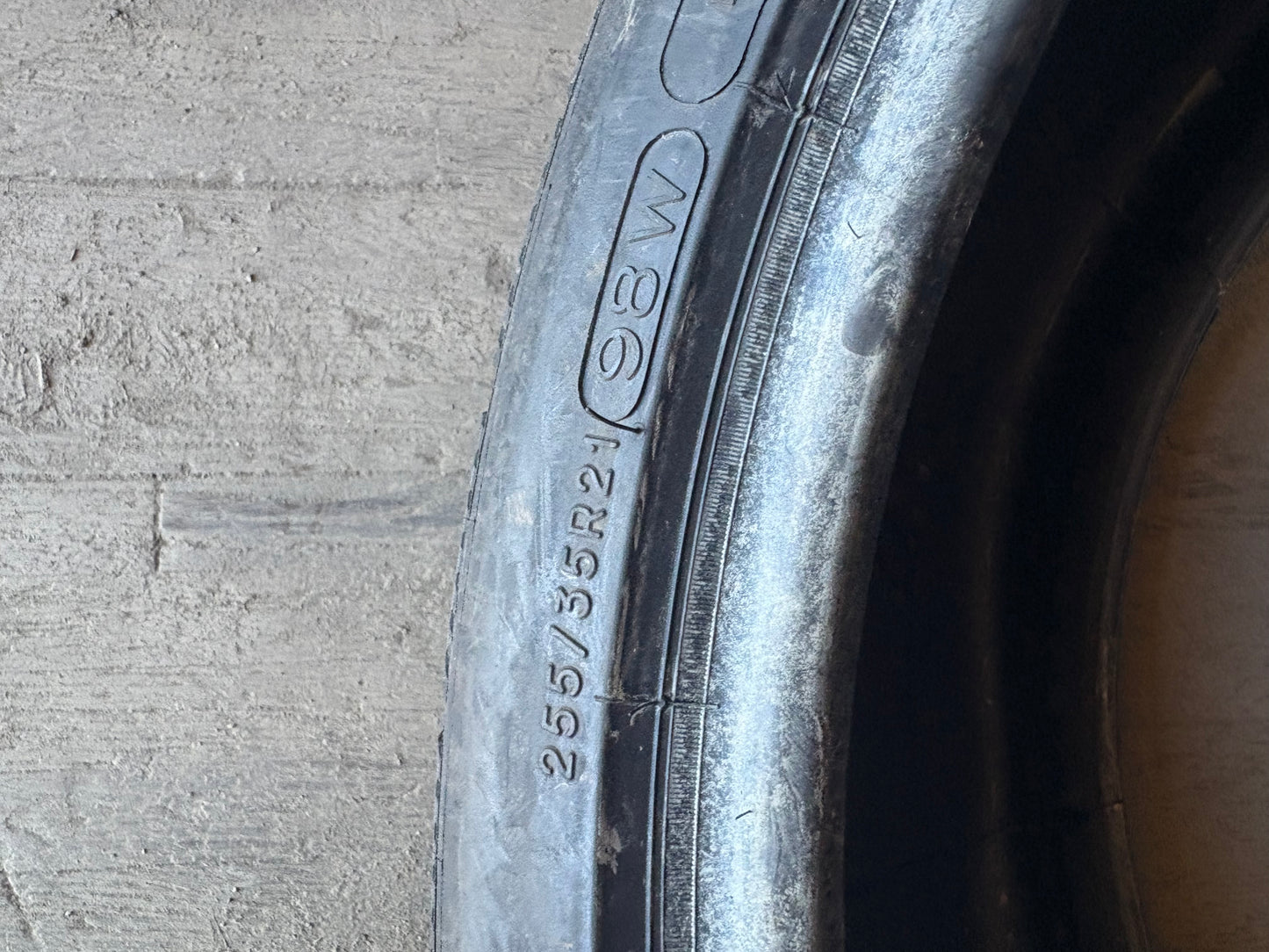 1 pneu d hiver 255/35r21 michelin a l etat neuf