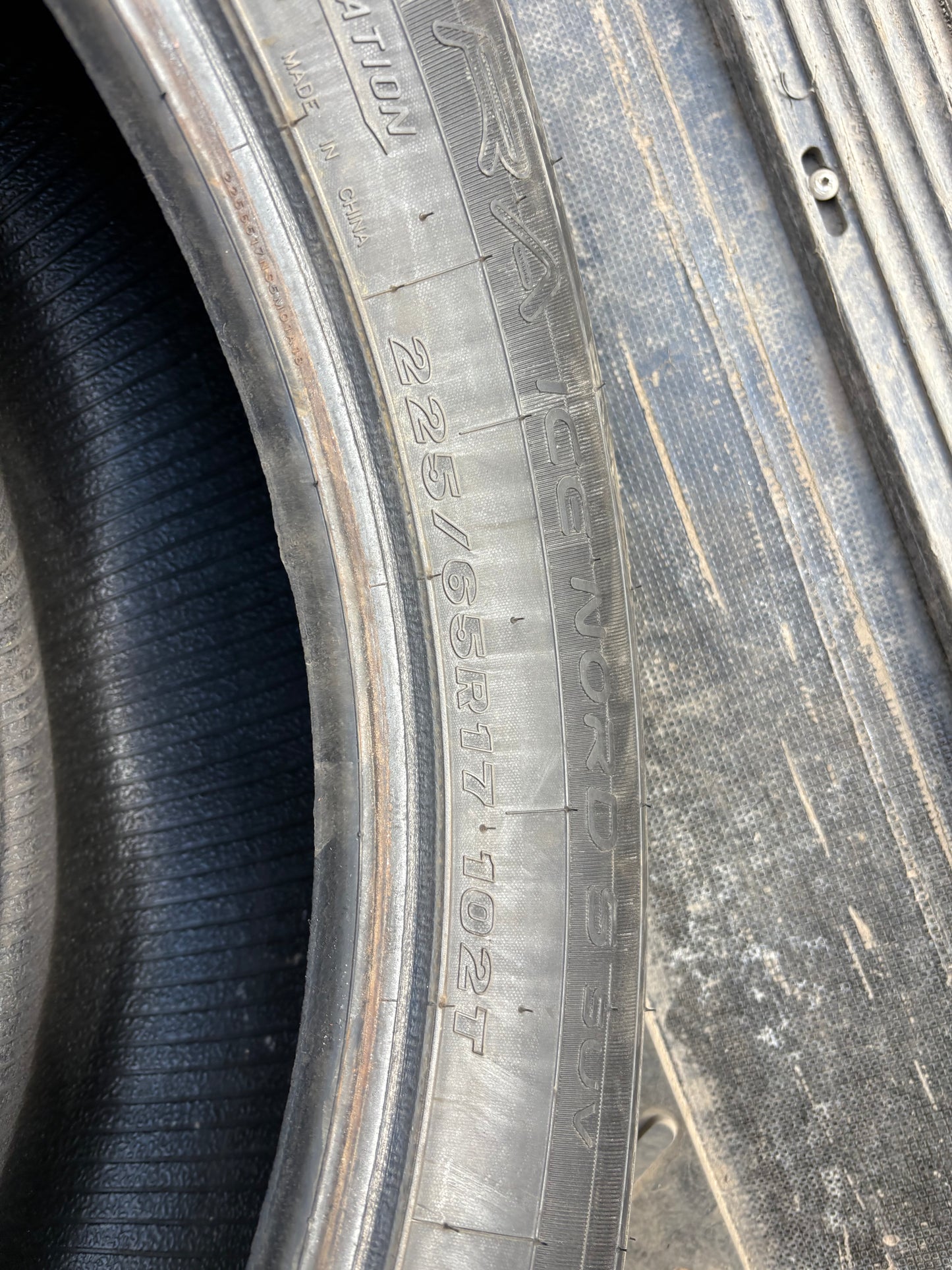 2 pneus d hiver 225/65r17 maxxis