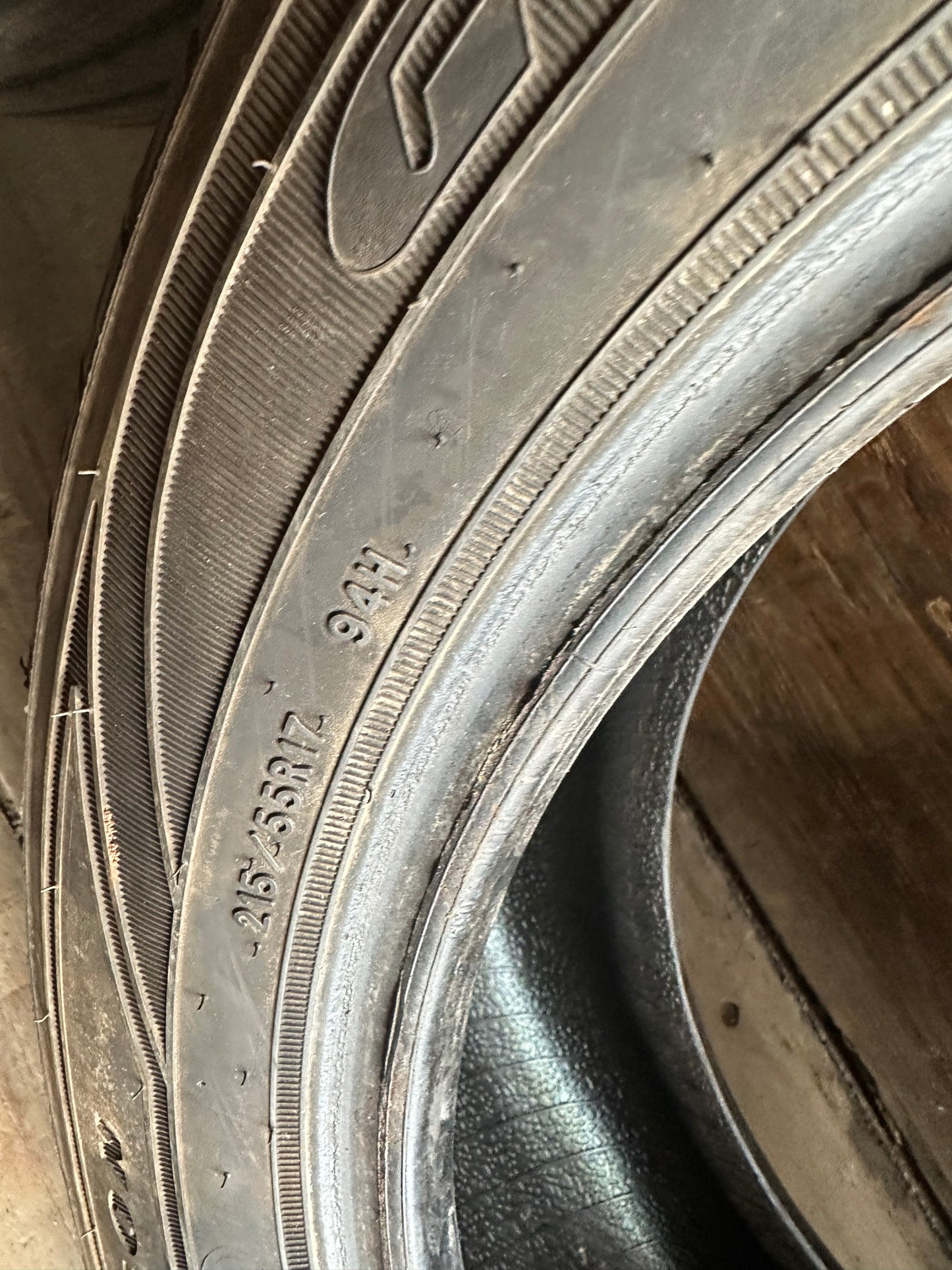 1 pneu d’été 215/55r17 goodyear en bon état