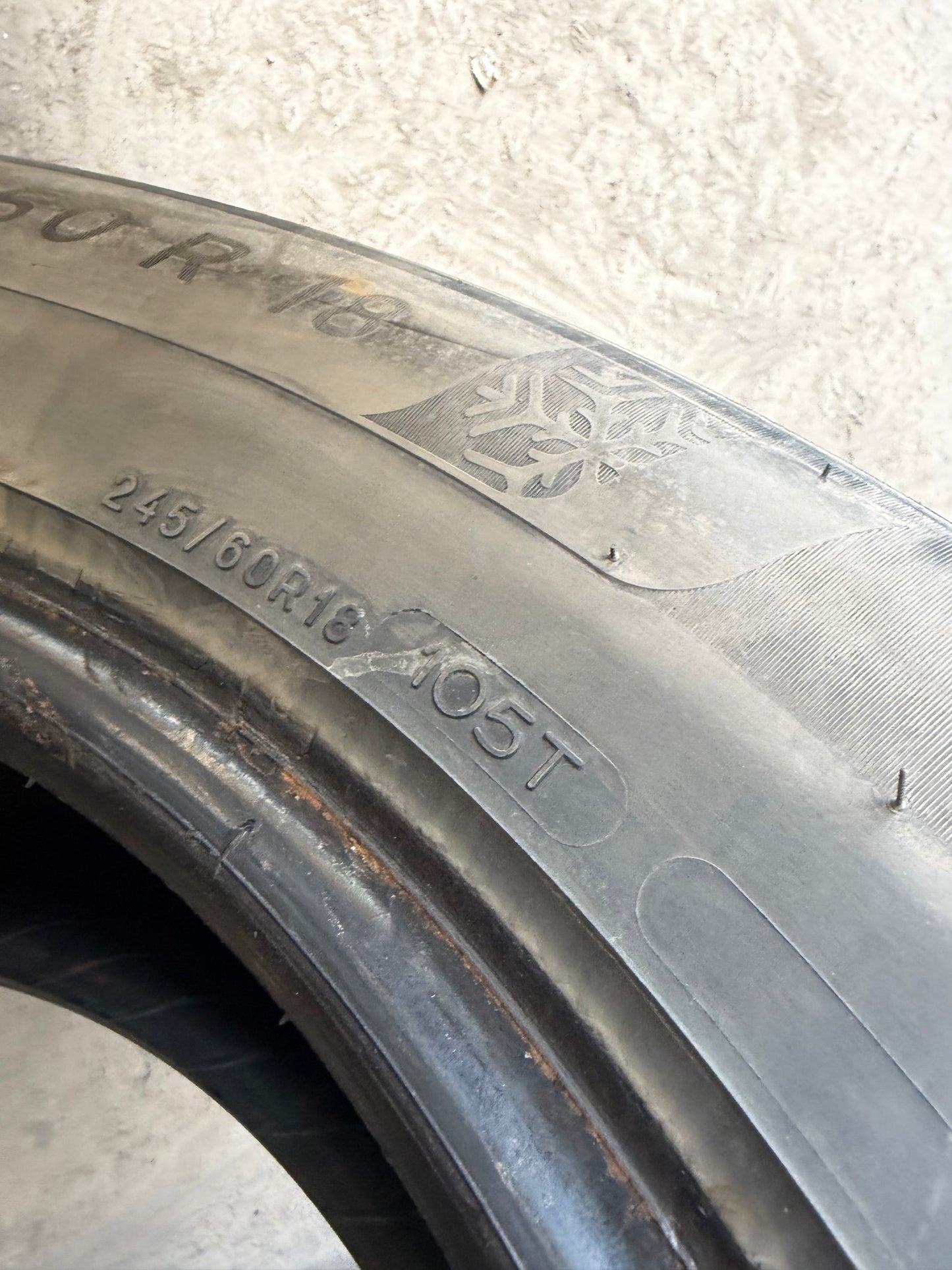 4 pneus d hiver 245/60r18 michelin en bon état