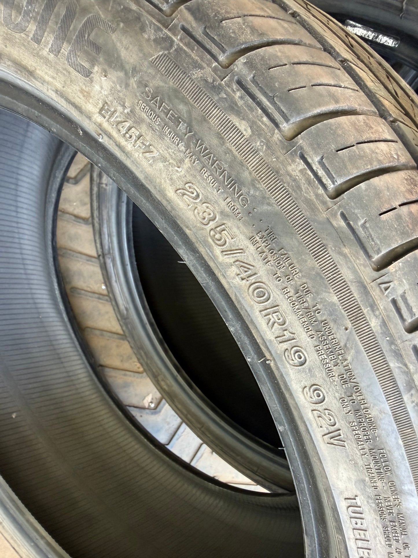 4 pneus d ete 2x 235/40r19 et 2x 265/35r19 Bridgestone