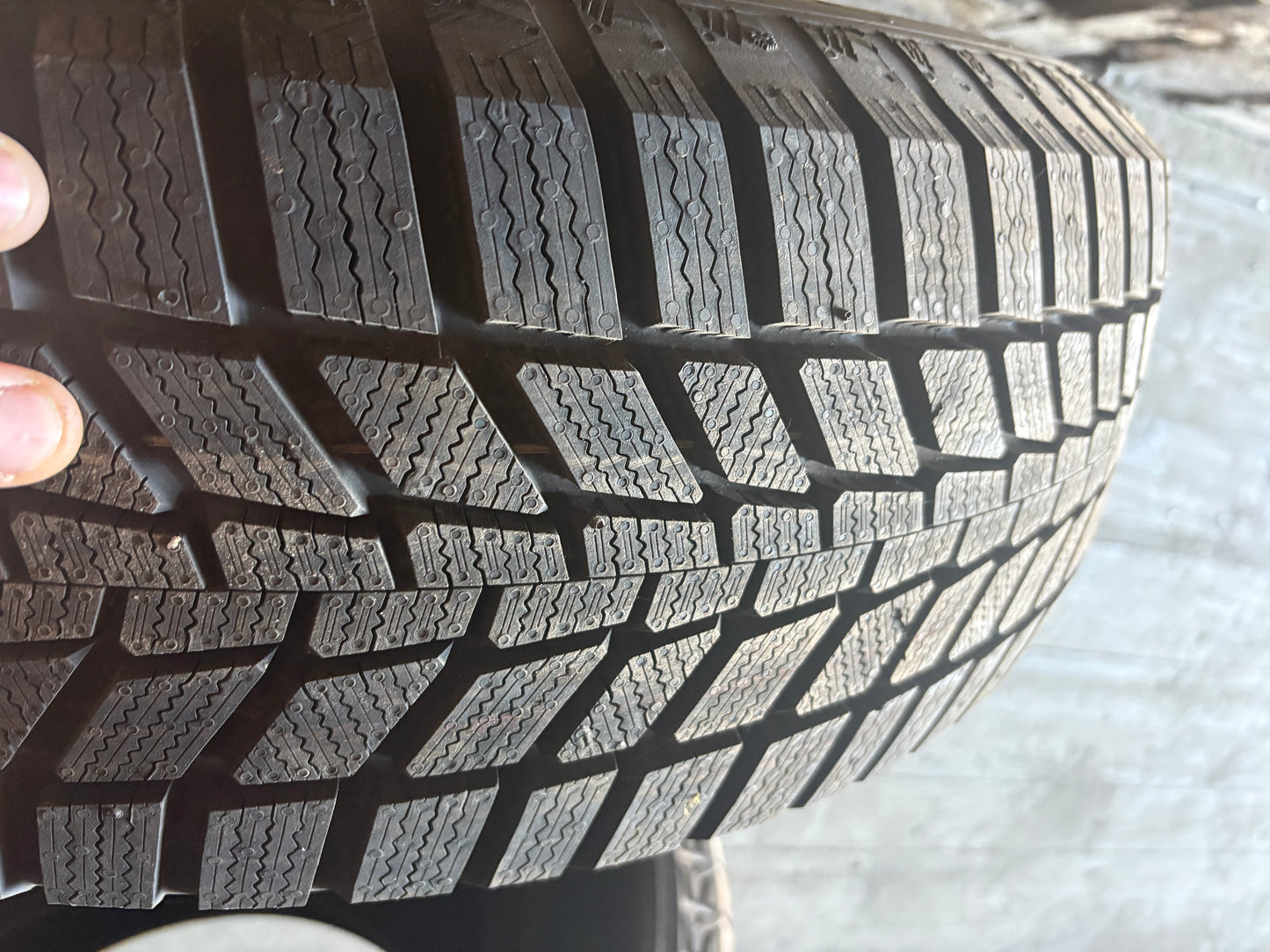 1 pneu neuf 215/70r16 continental