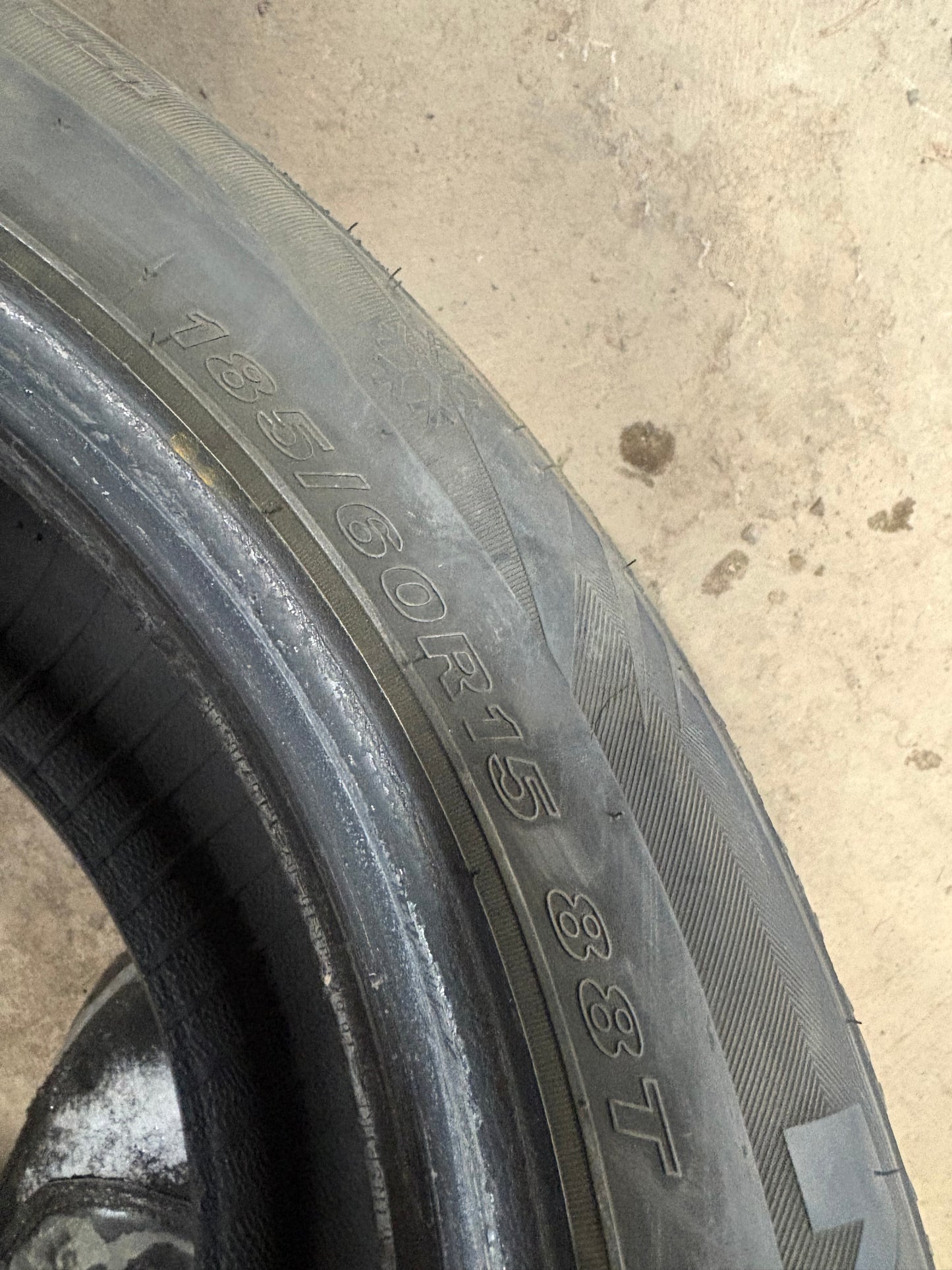 4 pneus d hiver 185/60r15 nexen en bon état