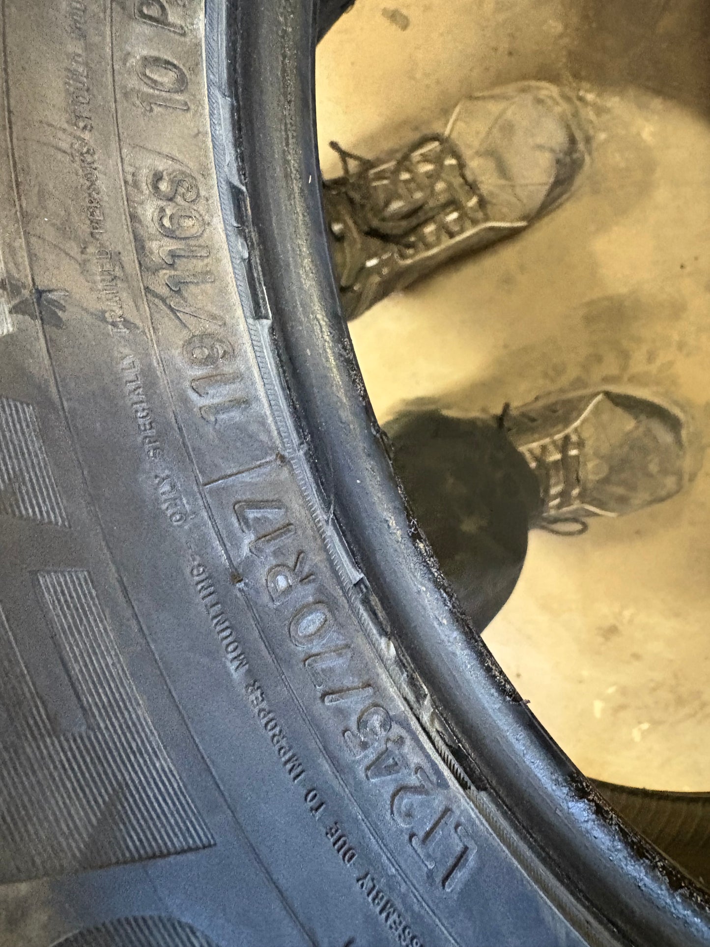4 pneus d ete lt 245/70r17 toyo 10 plues a l etat neuf
