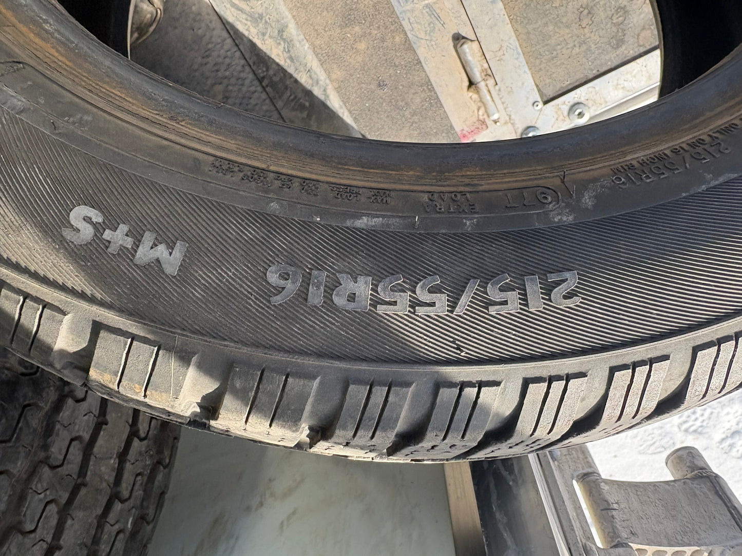 4 pneus d hiver 215/55r16 arctic claw