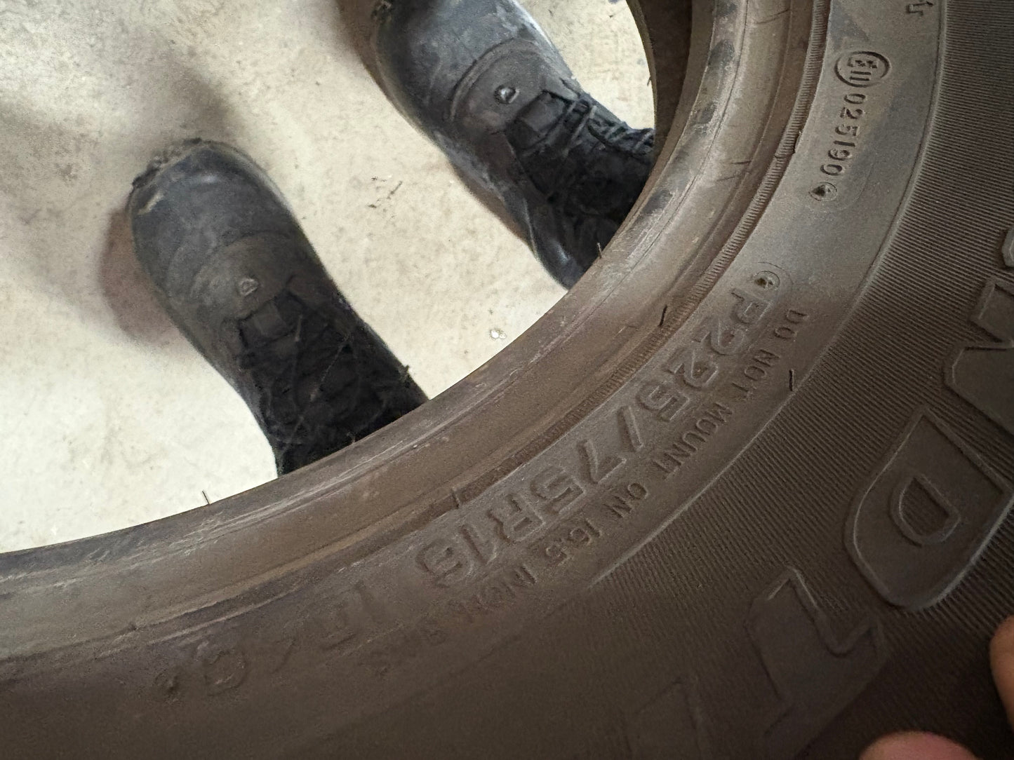 1 pneu d ete lt 265/70r17 bf goodrich 10 plie