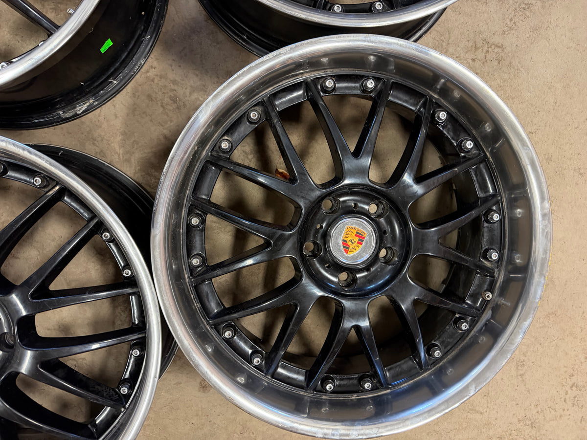 4 mags porsche 22 pouces 5x130 en tres bon état