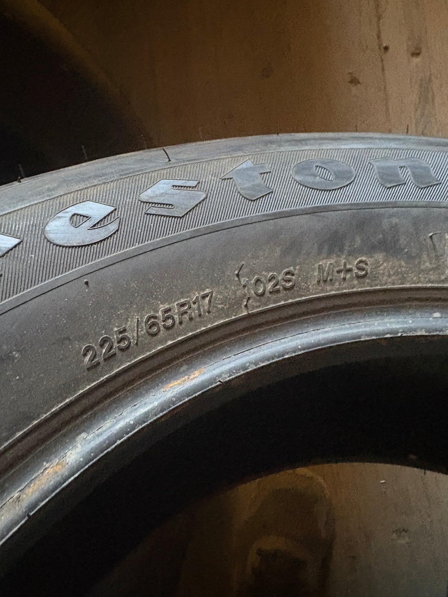 1 pneu d hiver 225/65r17 firestone a l état neuf