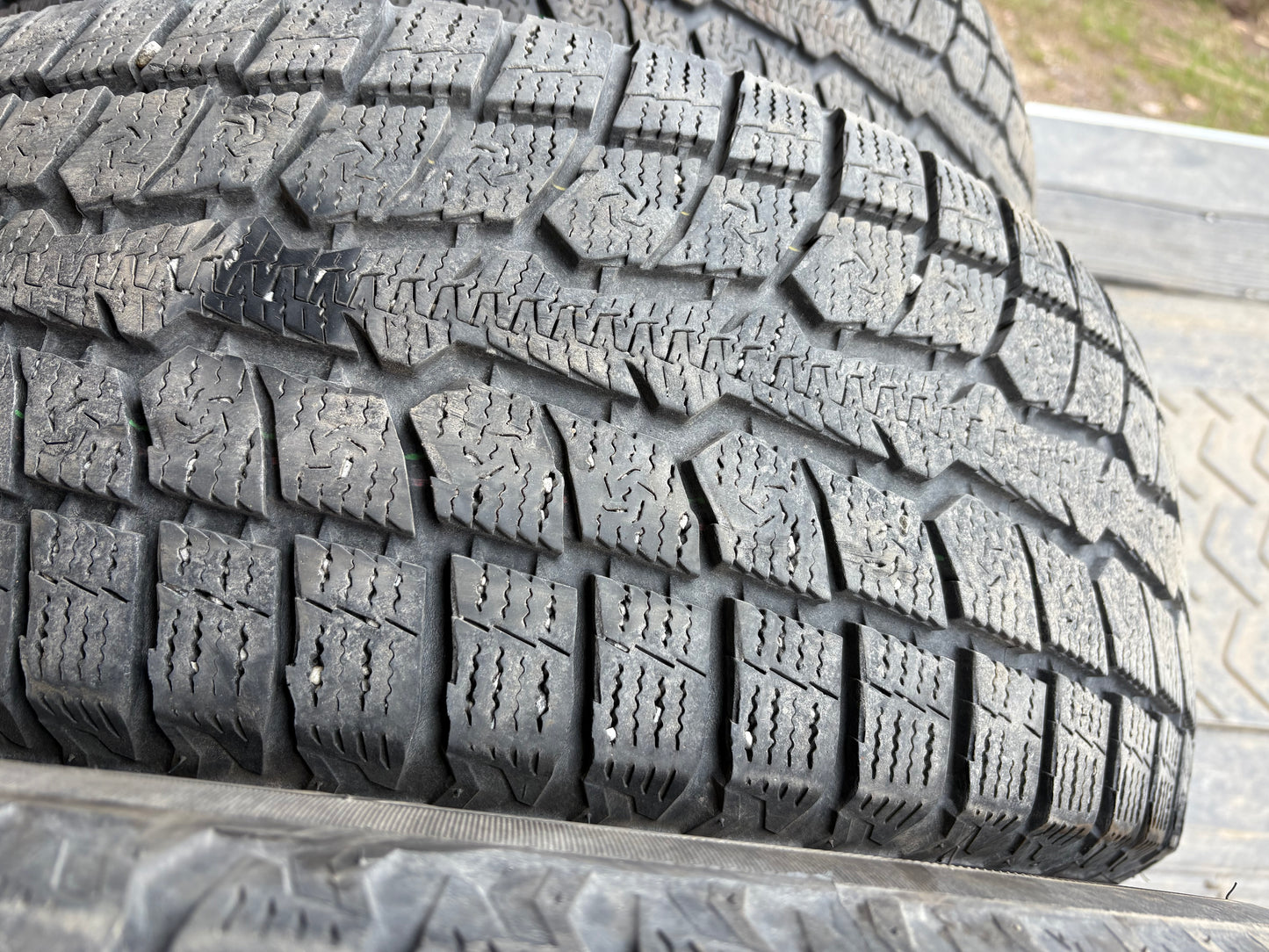 4 pneus d hiver 245/60r18 toyo en bon etat