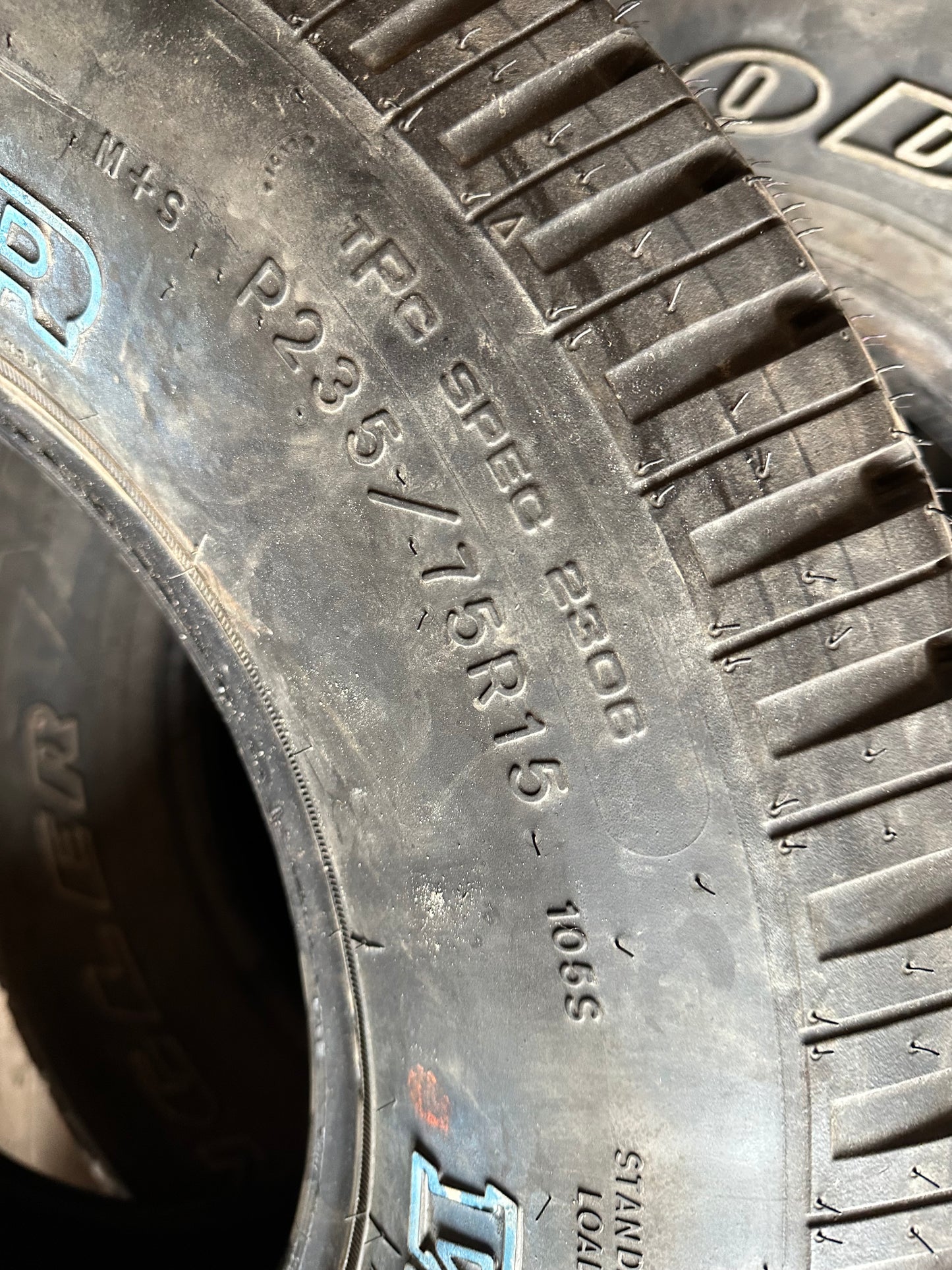 1 pneu d’été 235/75r15 goodyear neuf