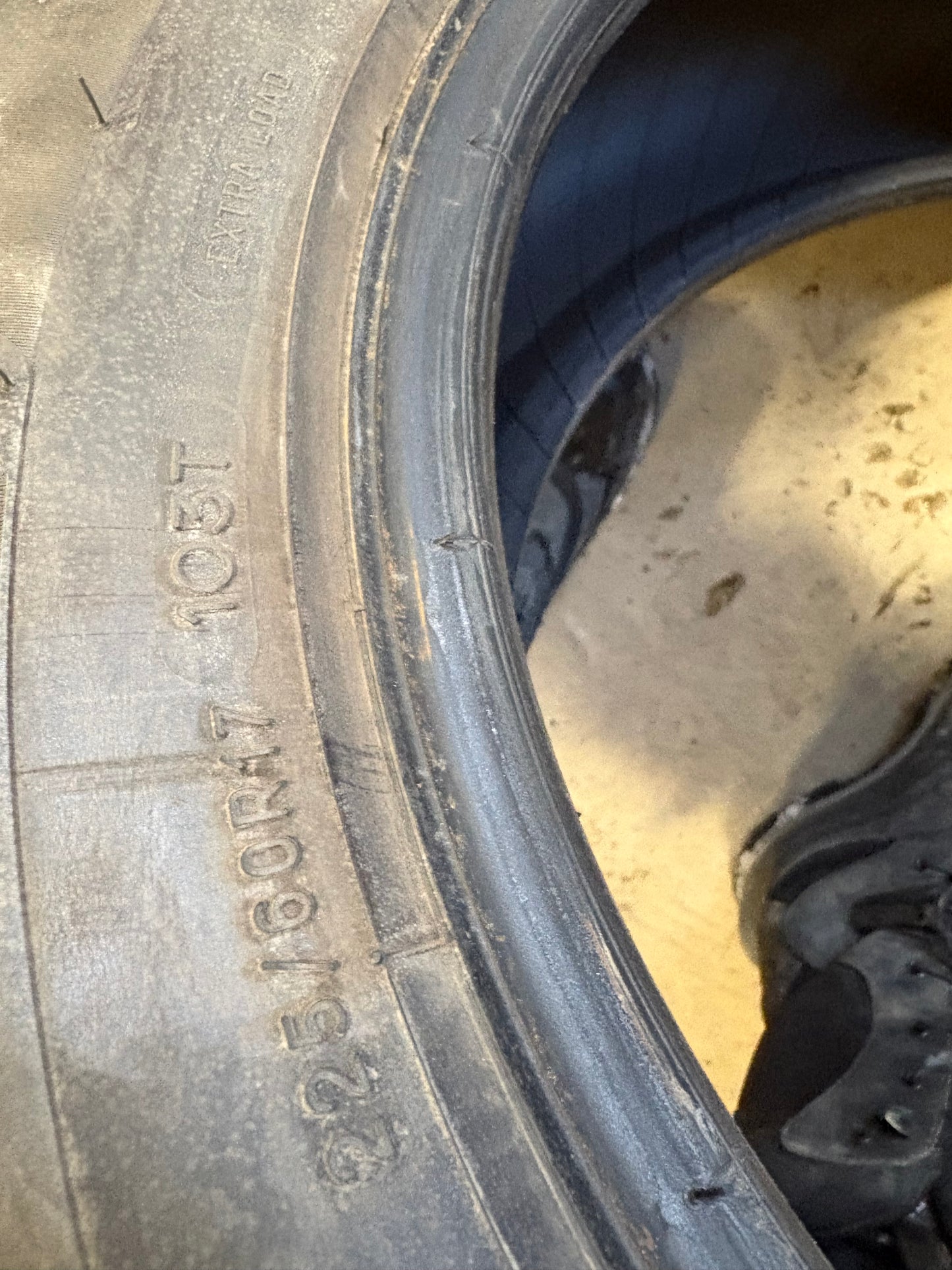 4 pneus d hiver 225/60r17 Michelin en tres bon état