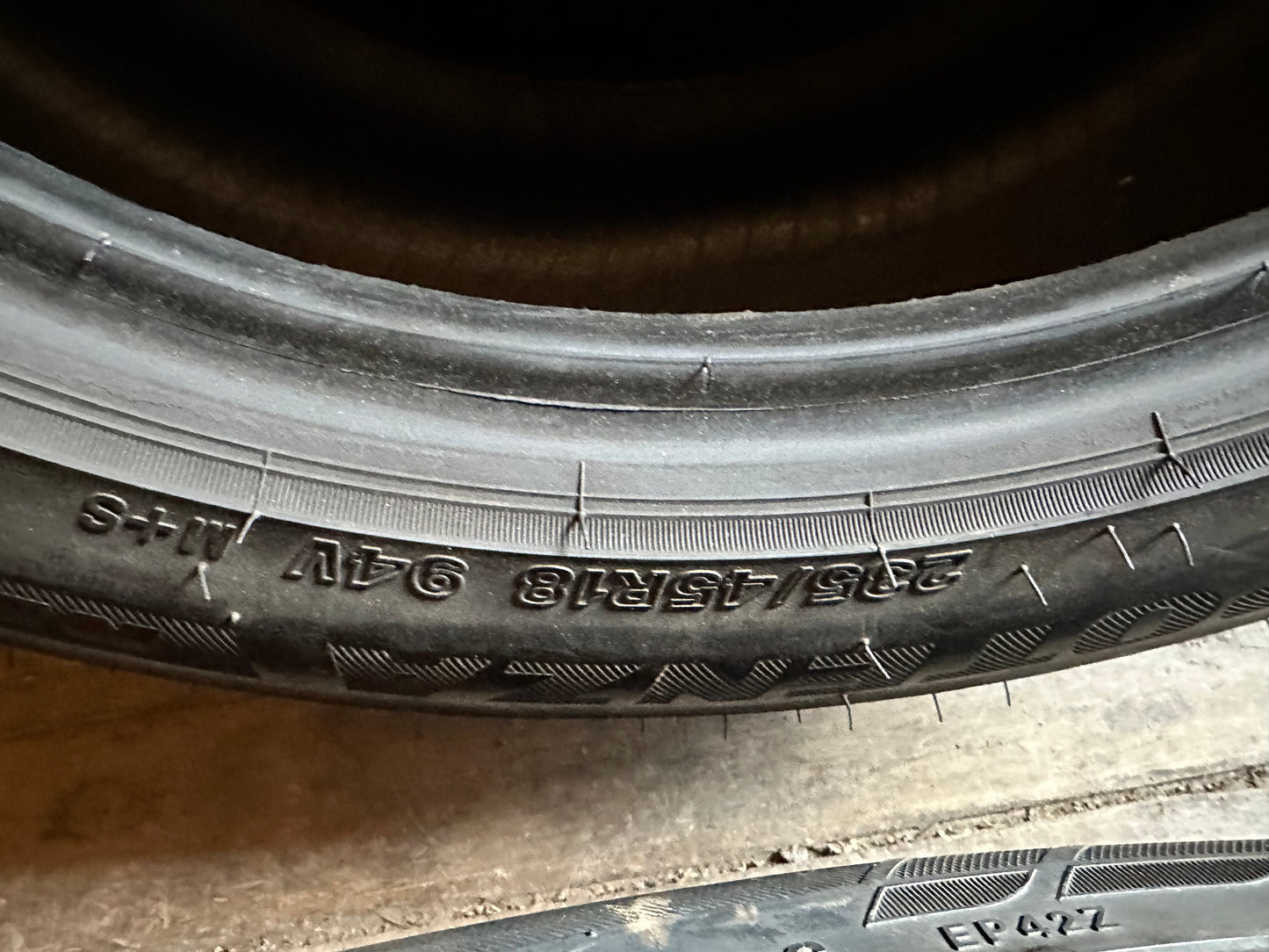 1 pneu d’été 235/45r18 Bridgestone en bon état