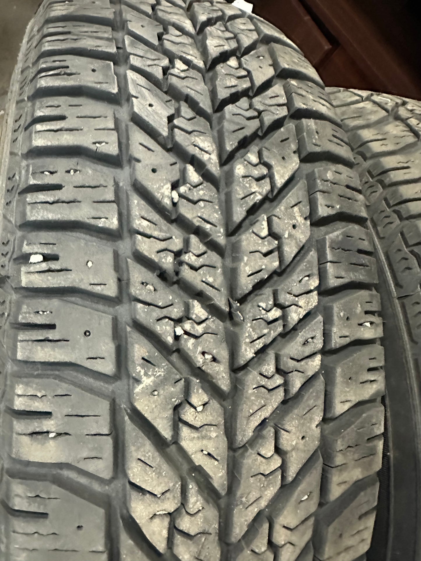 4 pneus d hiver 235/65r16 good year en bon etat