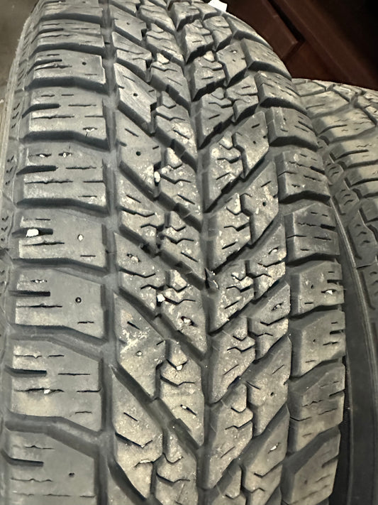 4 pneus d hiver 235/65r16 good year en bon etat