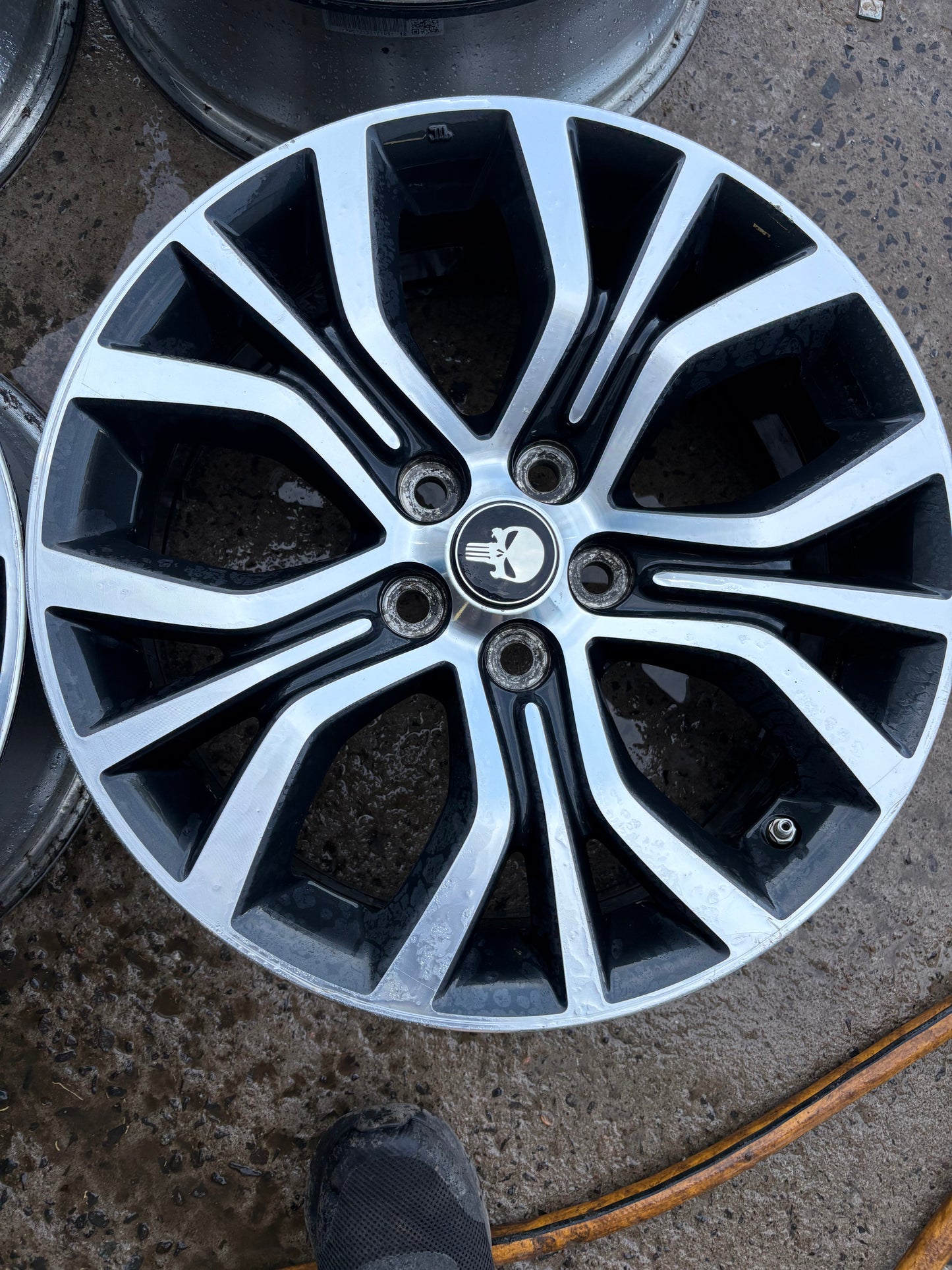 4 mags 18 pouces Mitsubishi 5x114.3 en parfaite etat