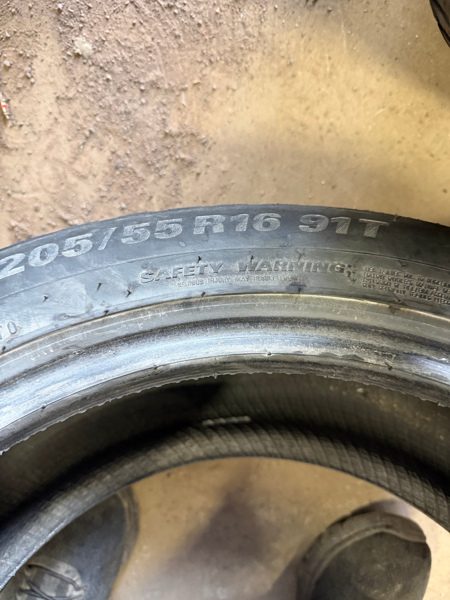 4 pneus d hiver 205/55r16 kumho a clou en tres bon état