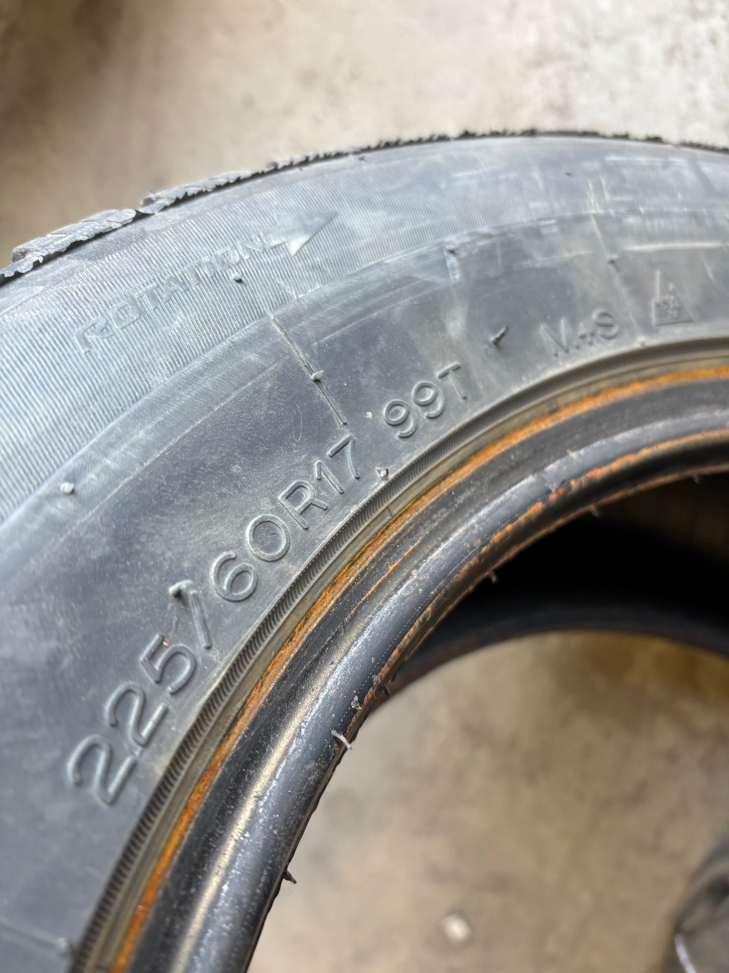 4 pneus d hiver 225/60r17 uniroyal a clous